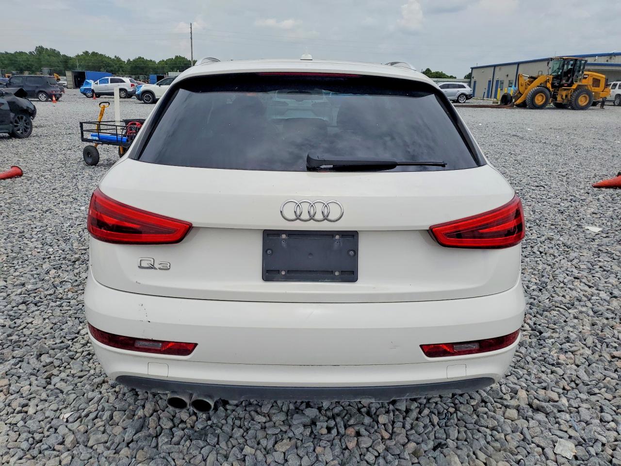 2015 Audi Q3 Premium Plus Белый vin: WA1BFCFS2FR000386