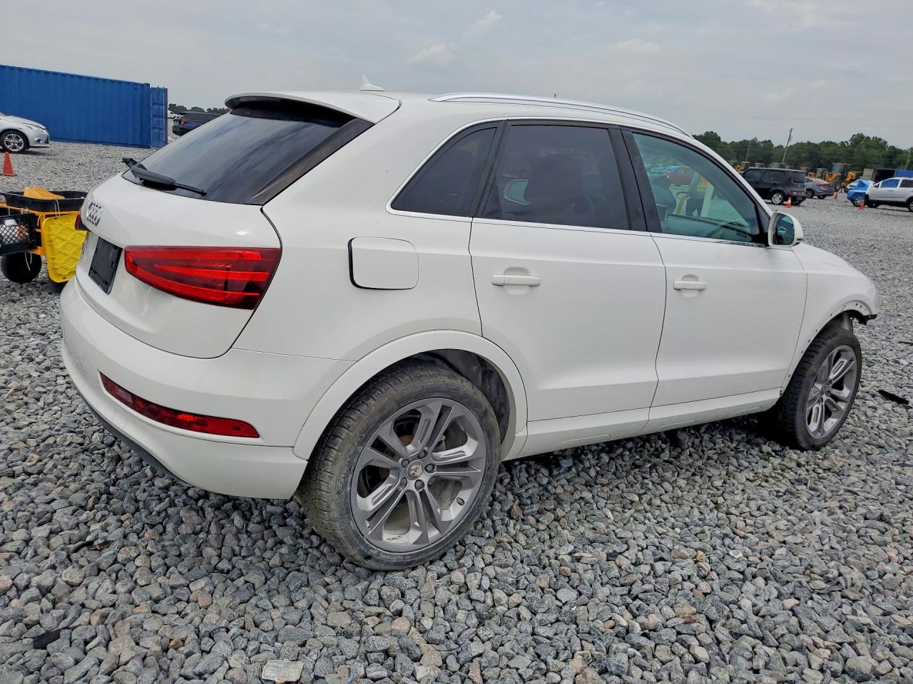 2015 Audi Q3 Premium Plus Белый vin: WA1BFCFS2FR000386