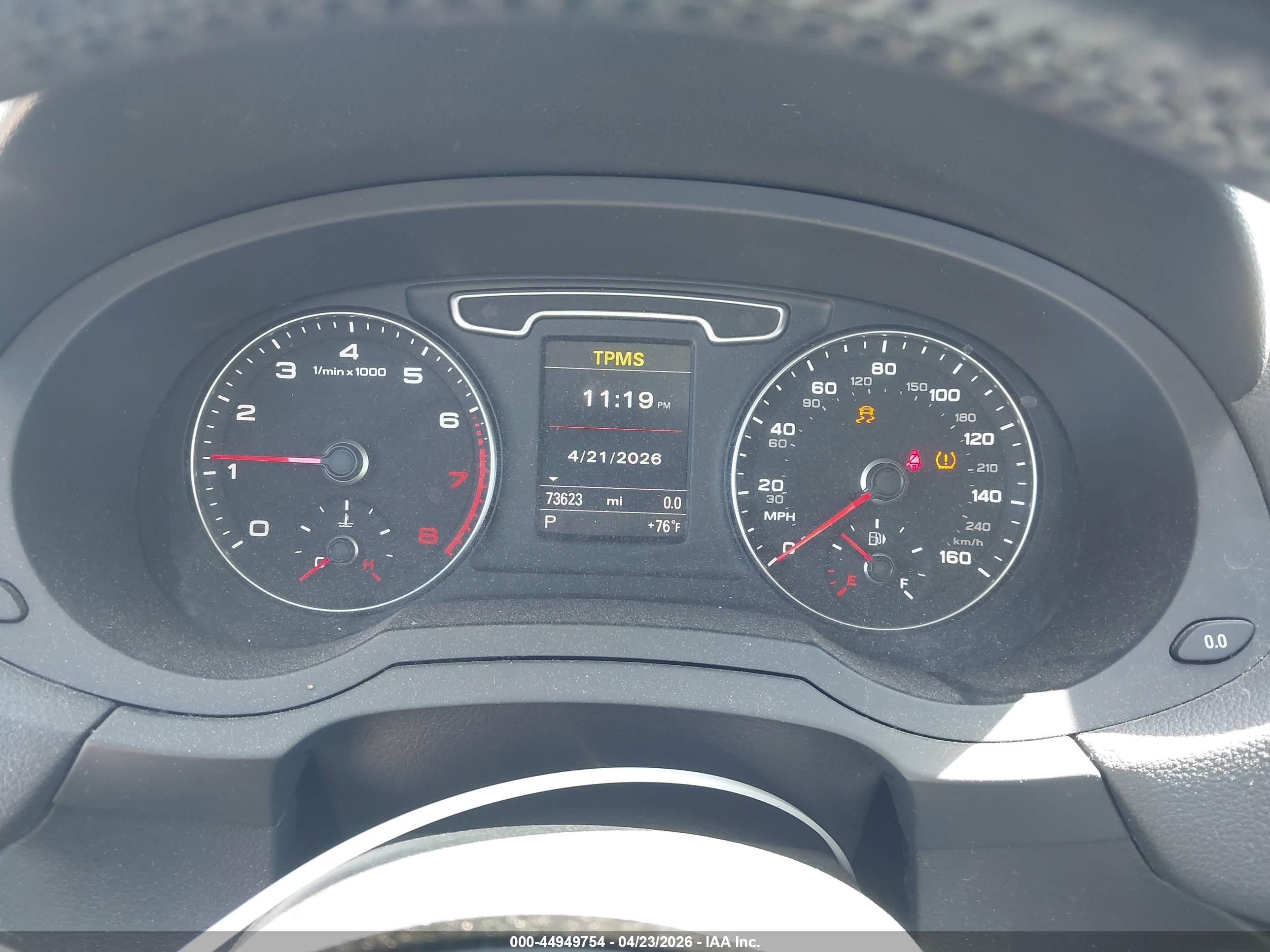 2015 Audi Q3 2.0t Premium Plus Белый vin: WA1BFCFS4FR013012