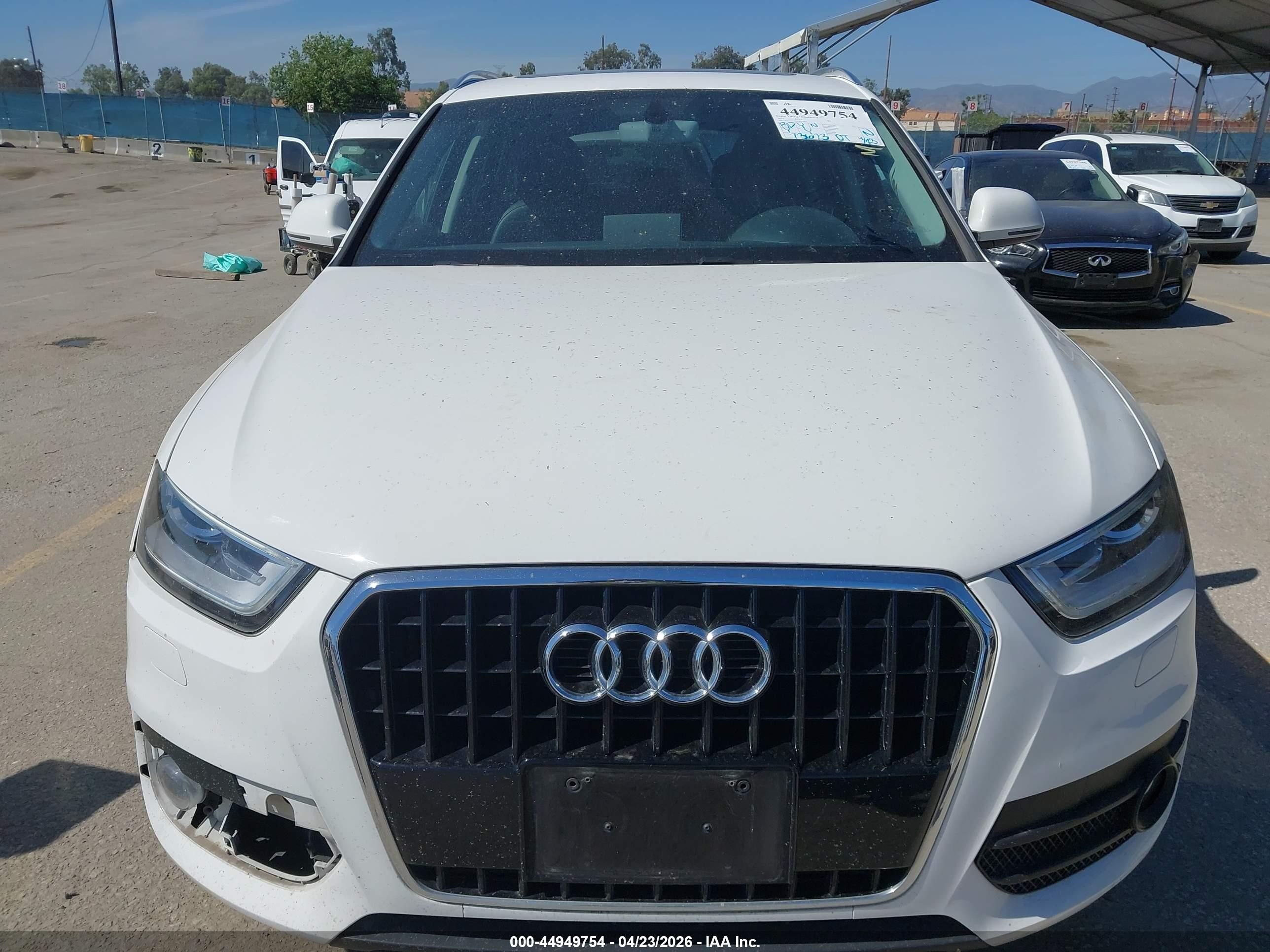 2015 Audi Q3 2.0t Premium Plus Белый vin: WA1BFCFS4FR013012