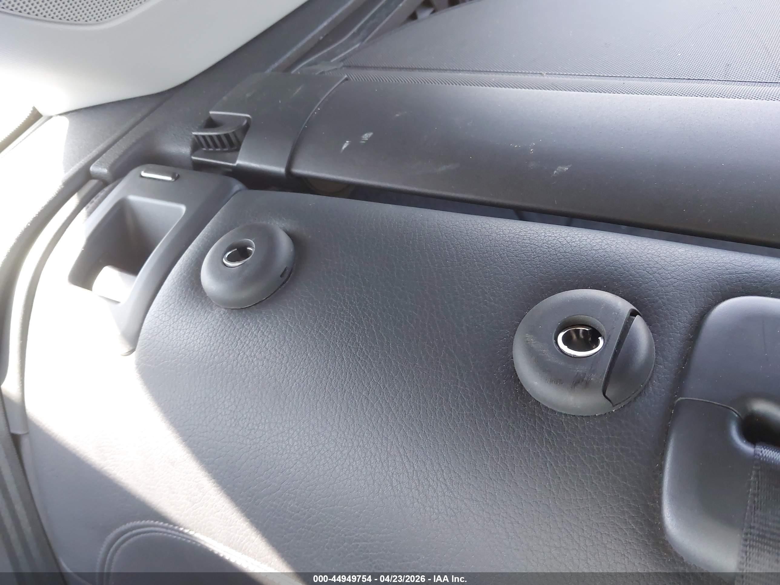 2015 Audi Q3 2.0t Premium Plus Белый vin: WA1BFCFS4FR013012