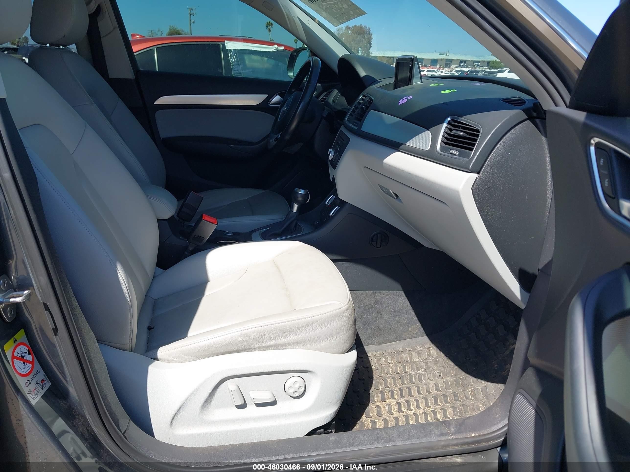 2015 Audi Q3 2.0t Premium Plus Gray vin: WA1BFCFS6FR013352