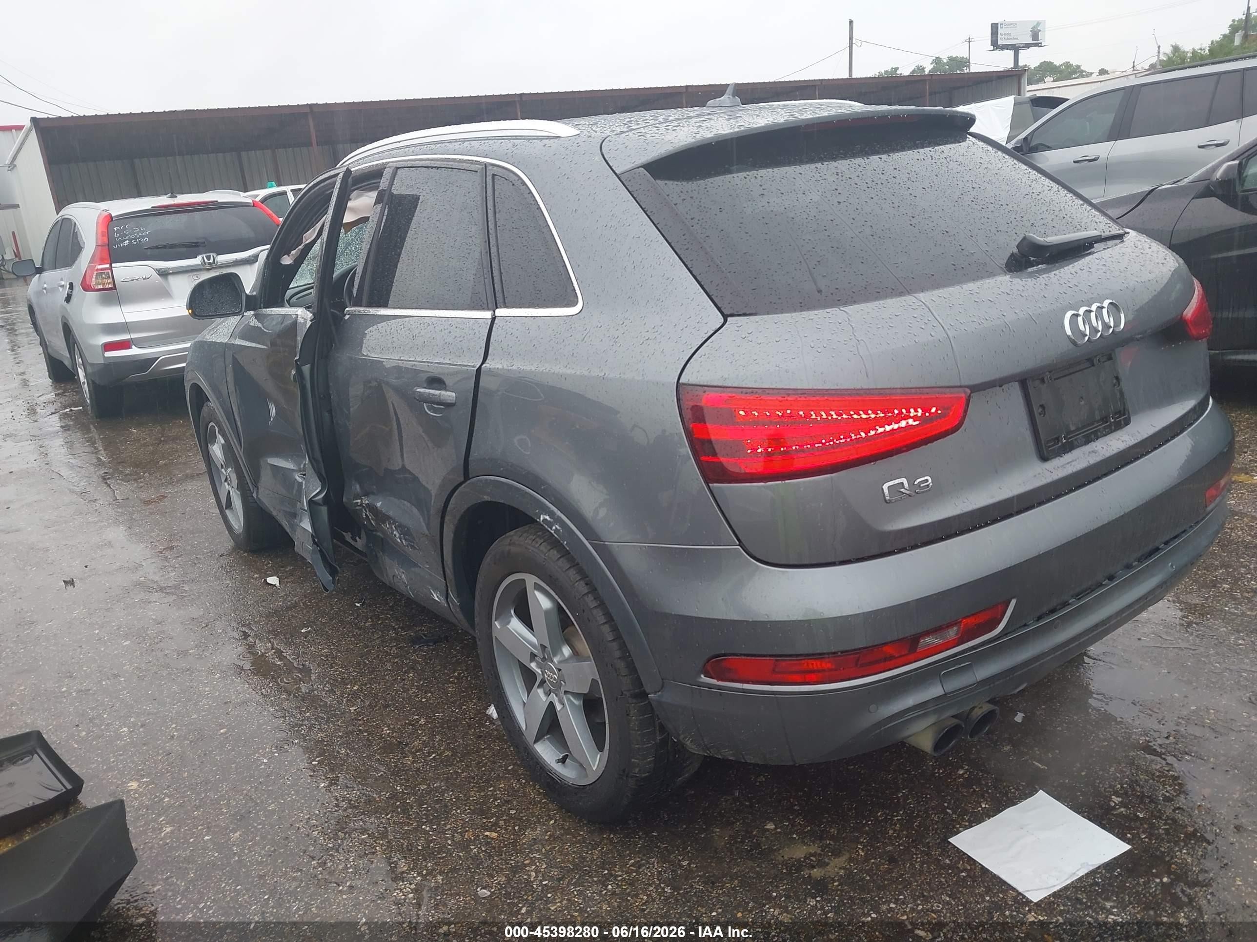 2015 Audi Q3 2.0t Premium Plus Gray vin: WA1BFCFS9FR007965