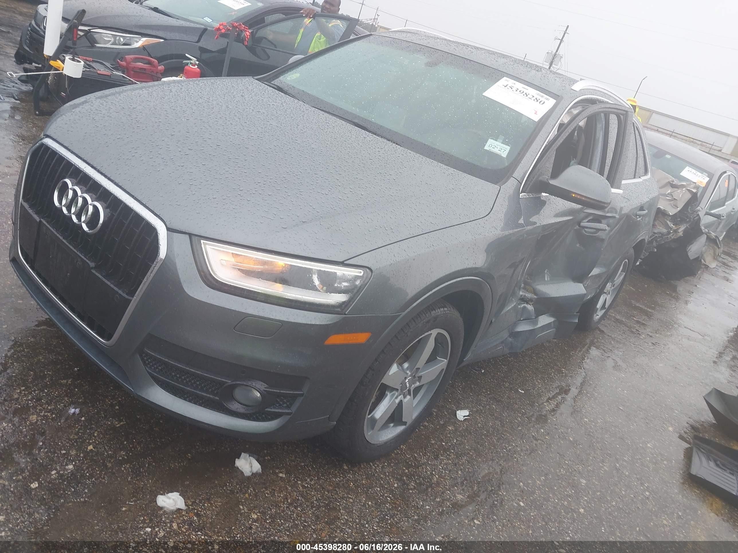 2015 Audi Q3 2.0t Premium Plus Gray vin: WA1BFCFS9FR007965
