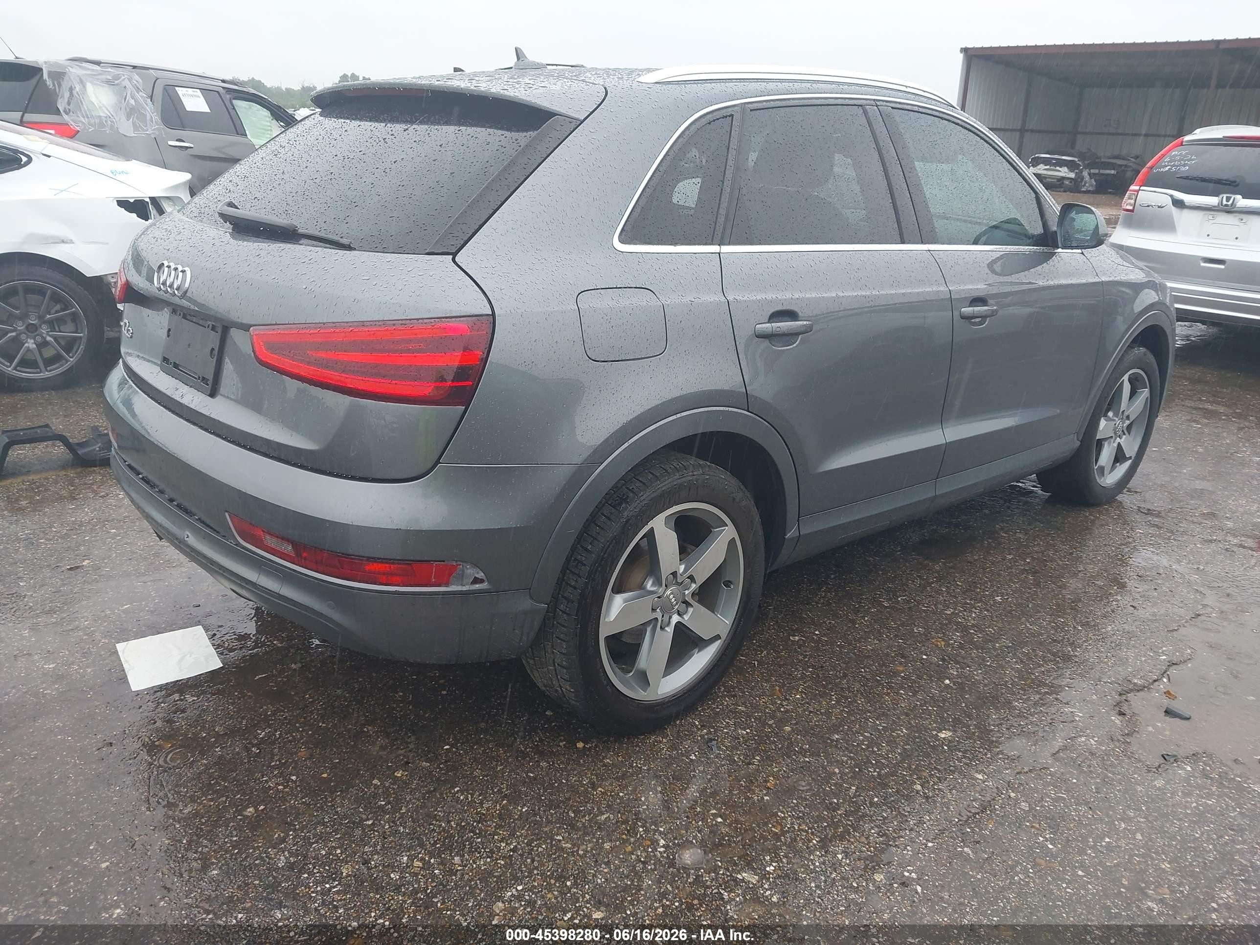 2015 Audi Q3 2.0t Premium Plus Gray vin: WA1BFCFS9FR007965