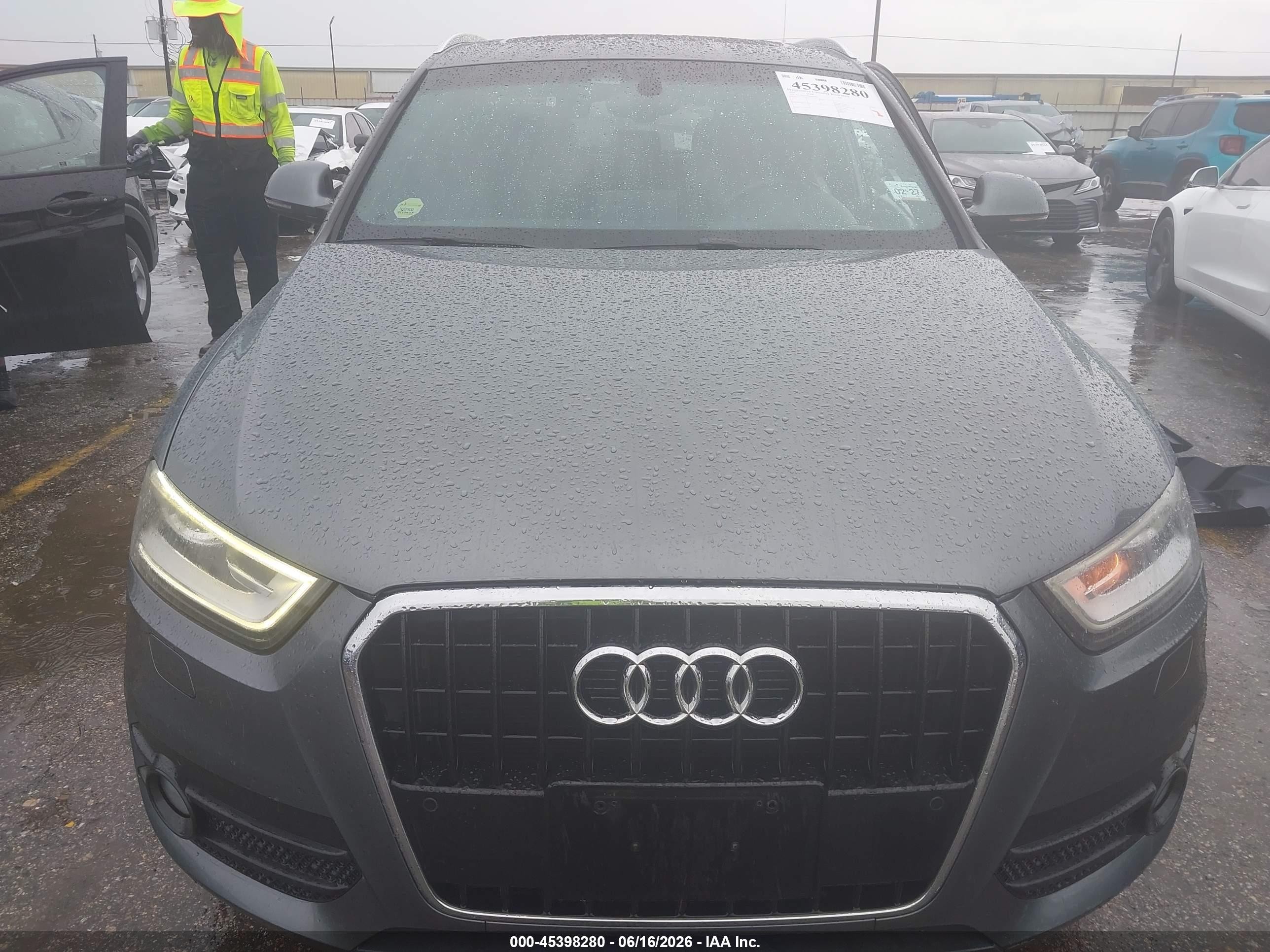 2015 Audi Q3 2.0t Premium Plus Gray vin: WA1BFCFS9FR007965