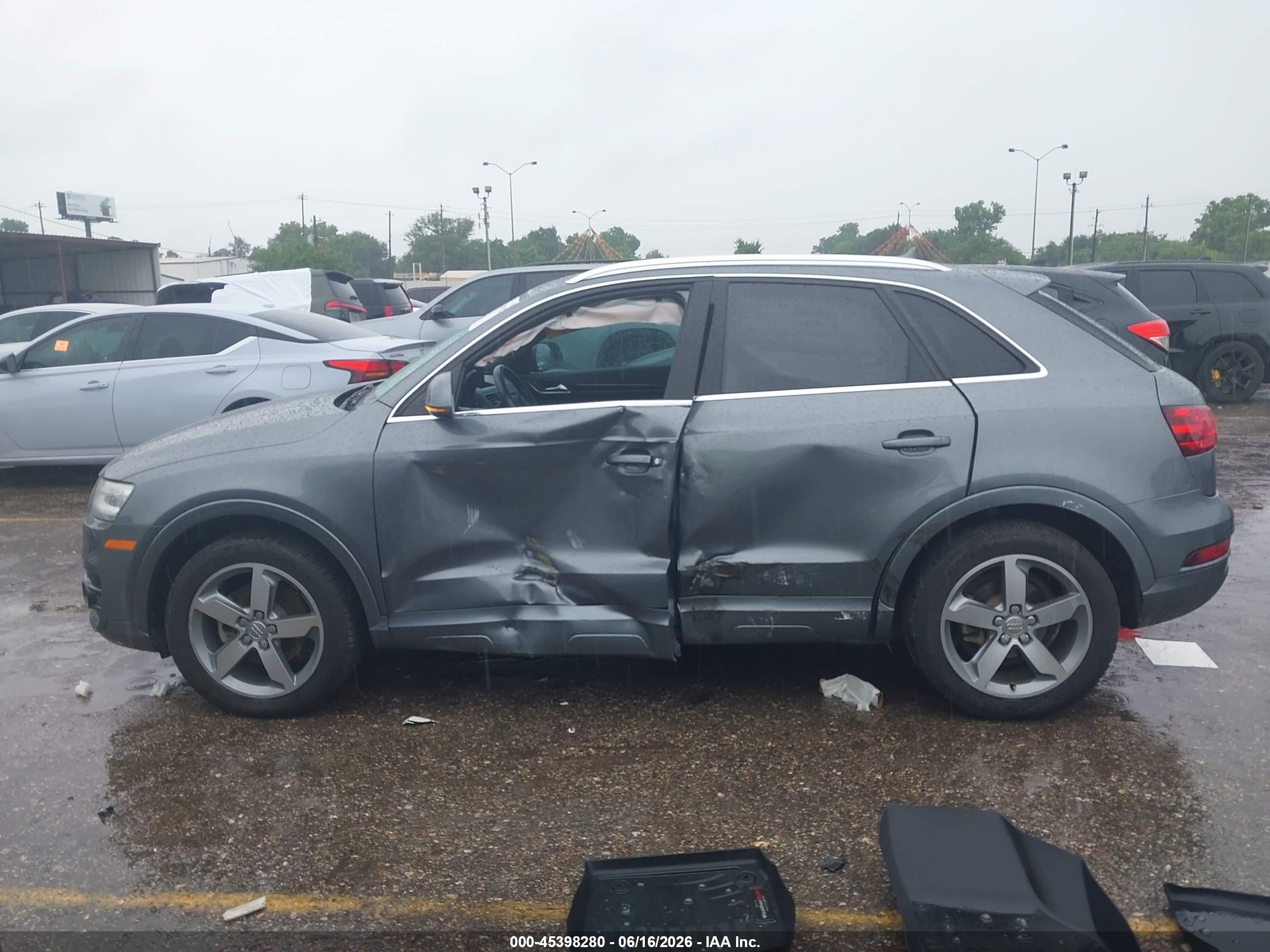 2015 Audi Q3 2.0t Premium Plus Gray vin: WA1BFCFS9FR007965