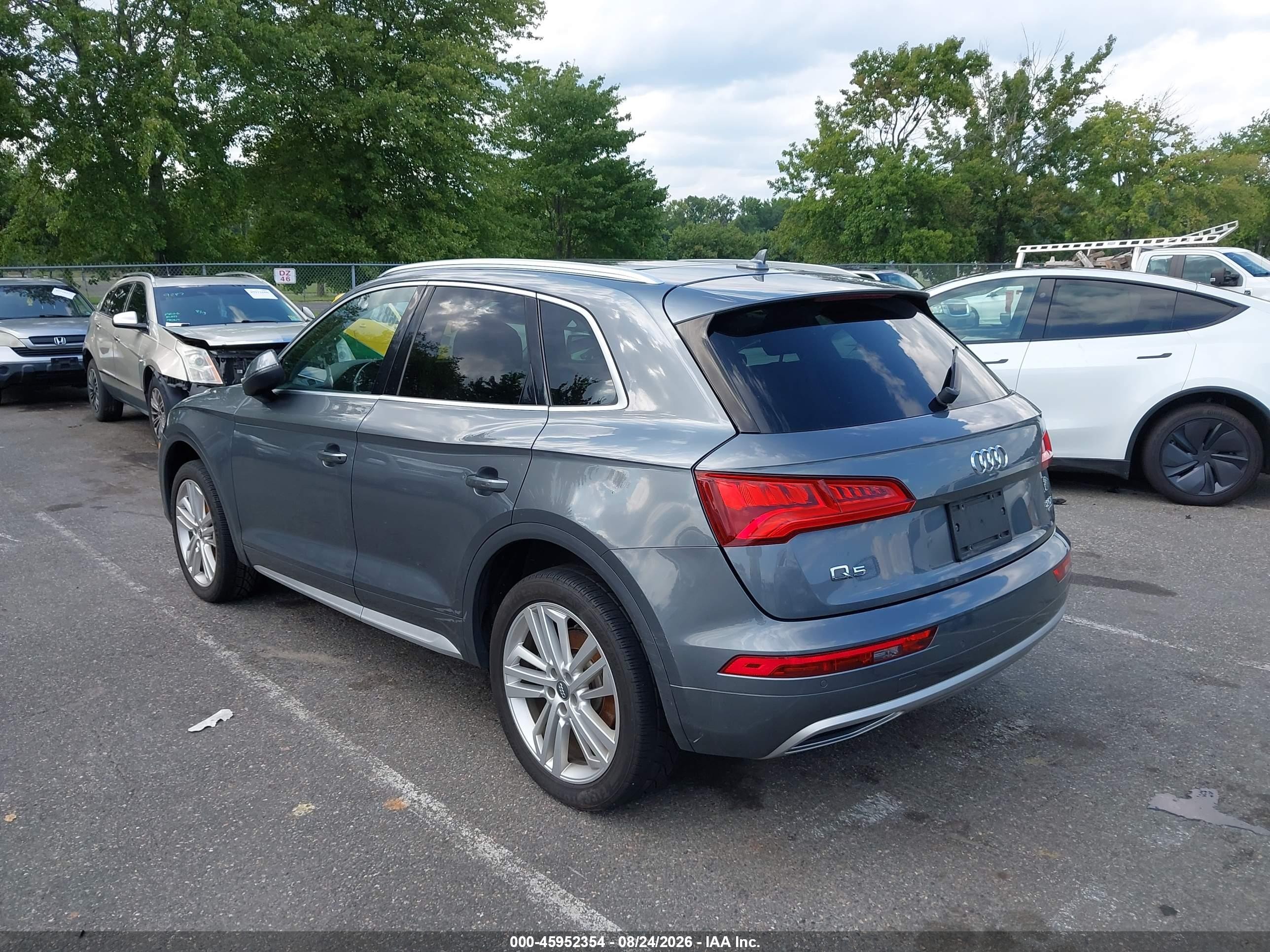 2018 Audi Q5 2.0t Premium/2.0t Tech Premium Gray vin: WA1BNAFY0J2042889
