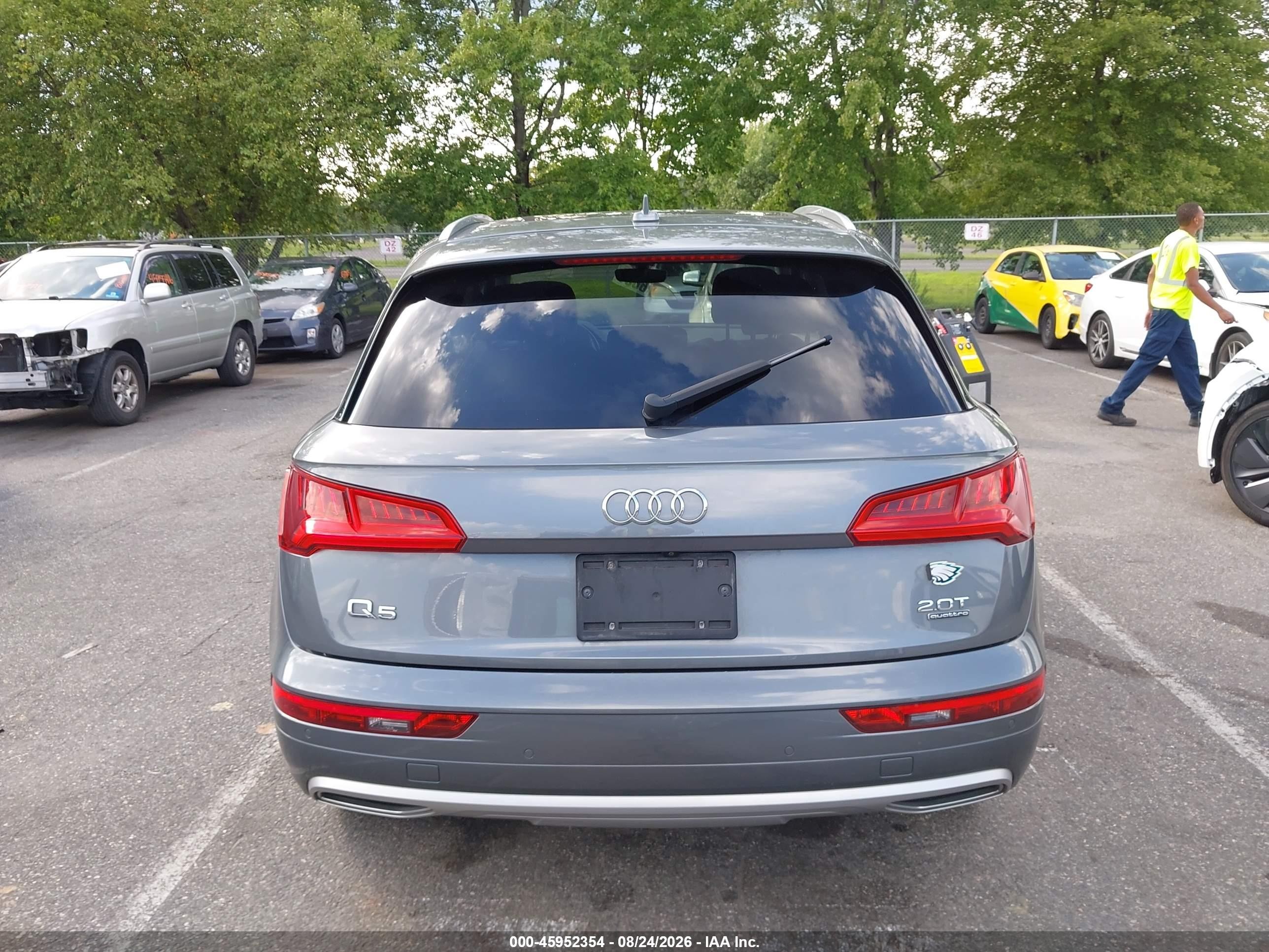 2018 Audi Q5 2.0t Premium/2.0t Tech Premium Gray vin: WA1BNAFY0J2042889