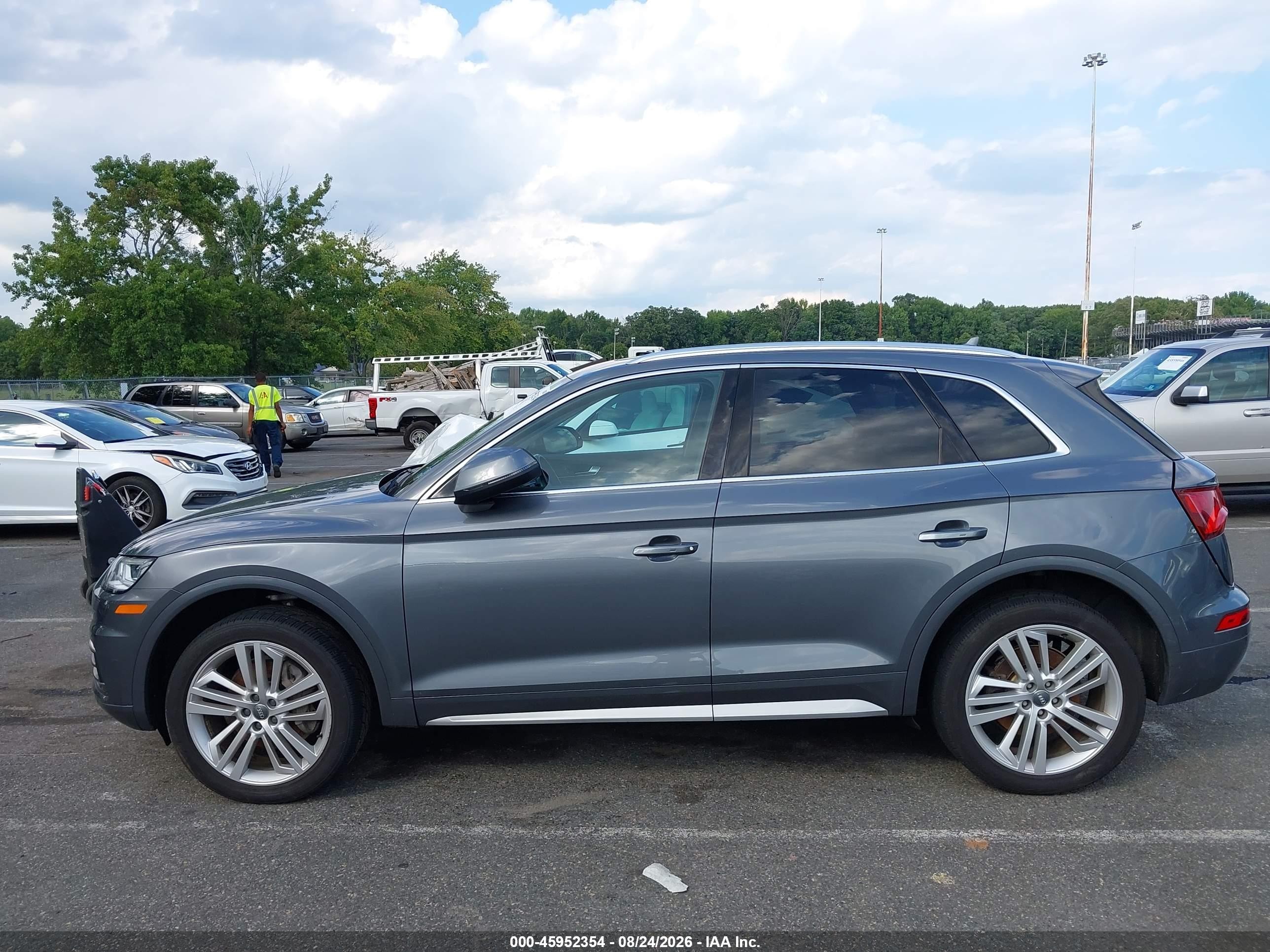 2018 Audi Q5 2.0t Premium/2.0t Tech Premium Gray vin: WA1BNAFY0J2042889