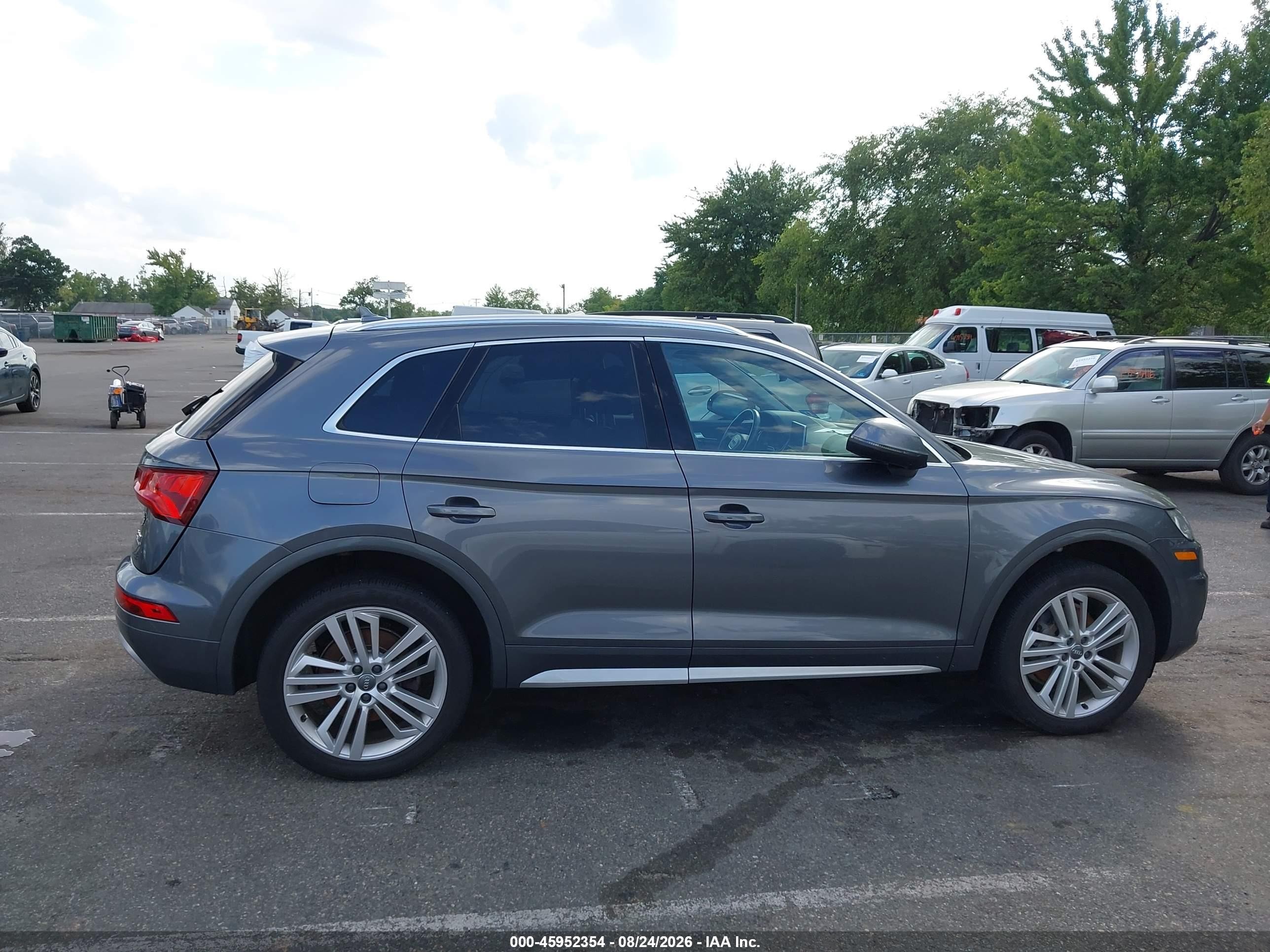 2018 Audi Q5 2.0t Premium/2.0t Tech Premium Gray vin: WA1BNAFY0J2042889
