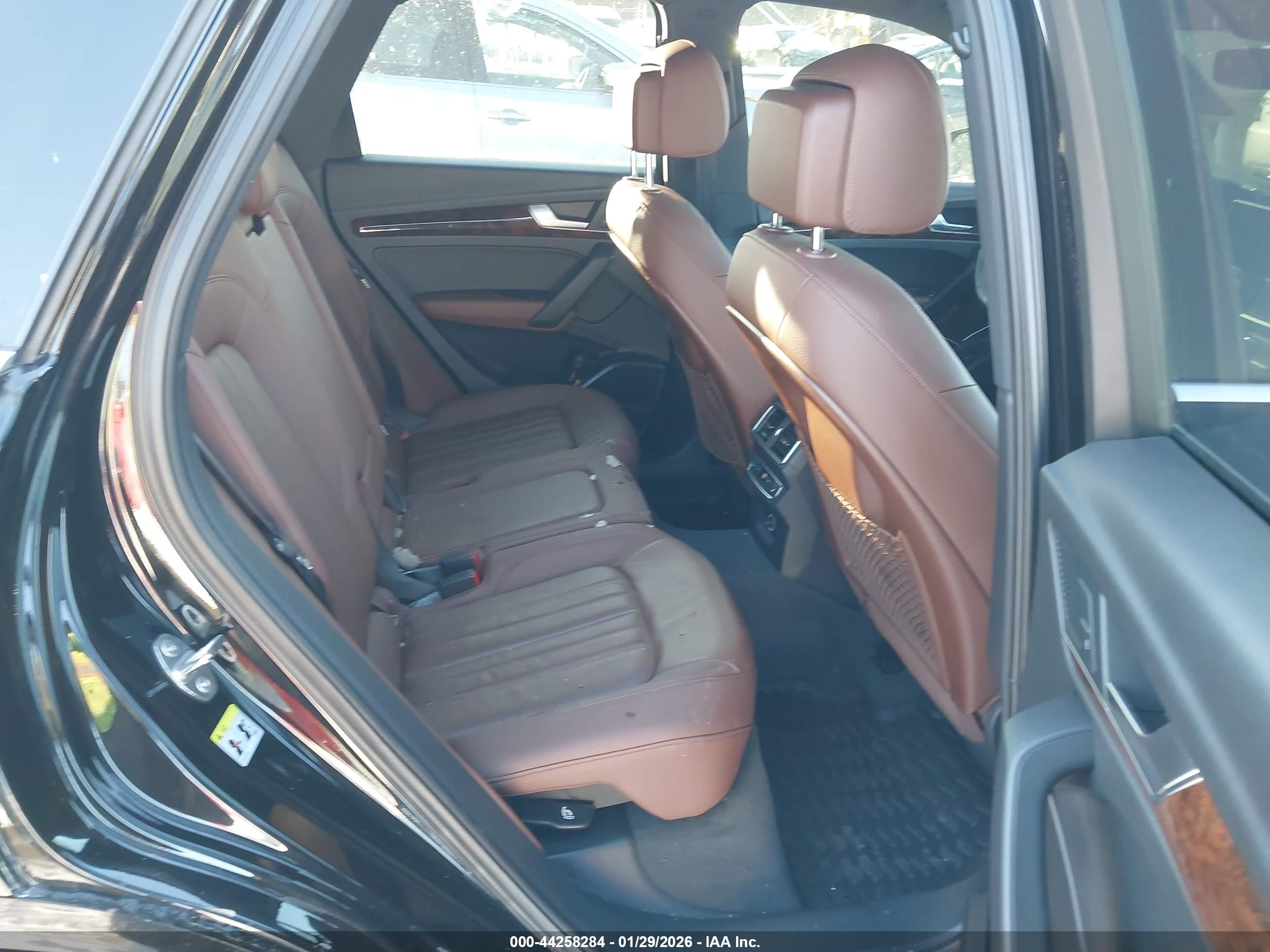 2018 Audi Q5 2.0t Premium/2.0t Tech Premium Черный vin: WA1BNAFY1J2023459