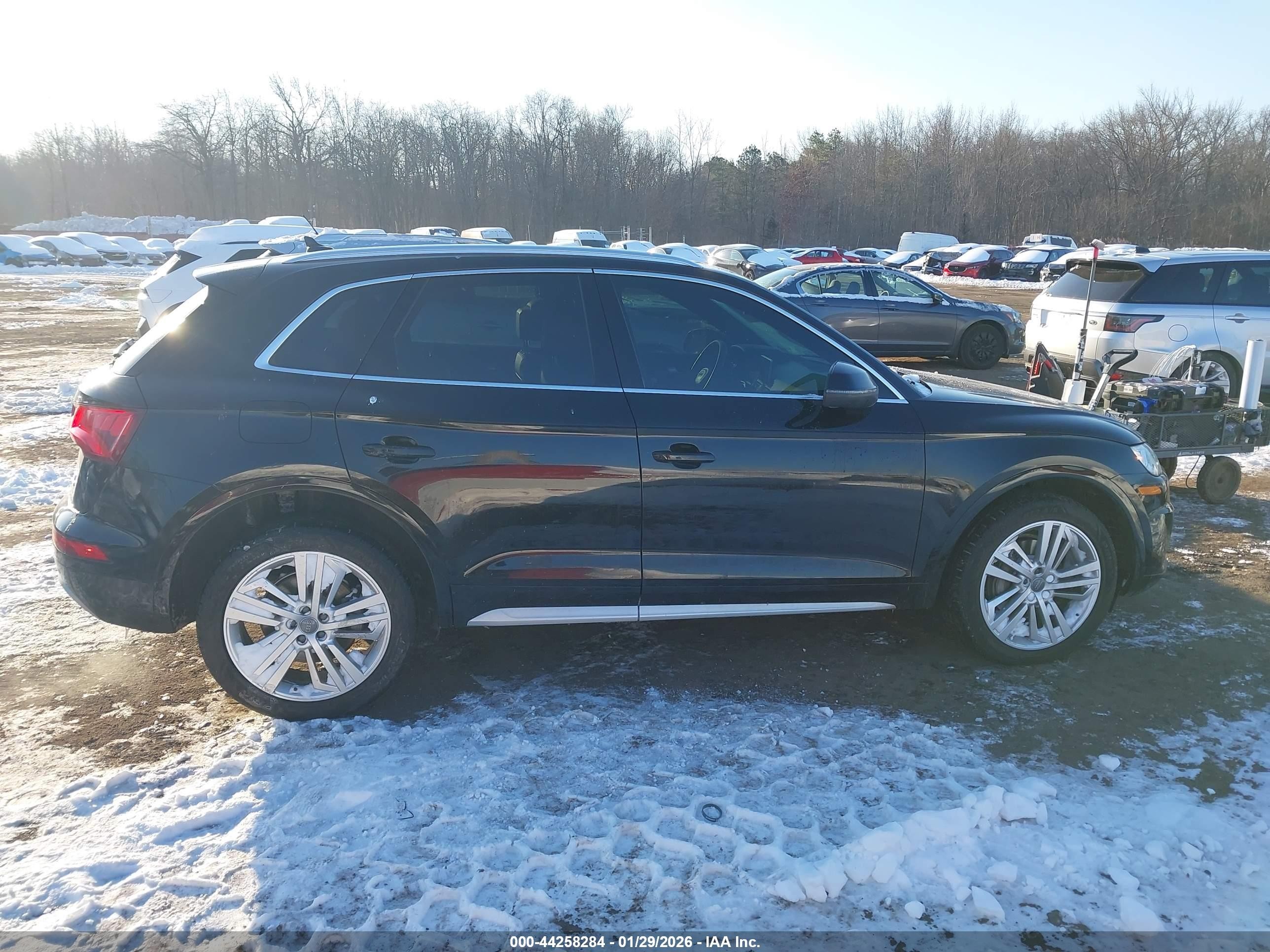 2018 Audi Q5 2.0t Premium/2.0t Tech Premium Черный vin: WA1BNAFY1J2023459