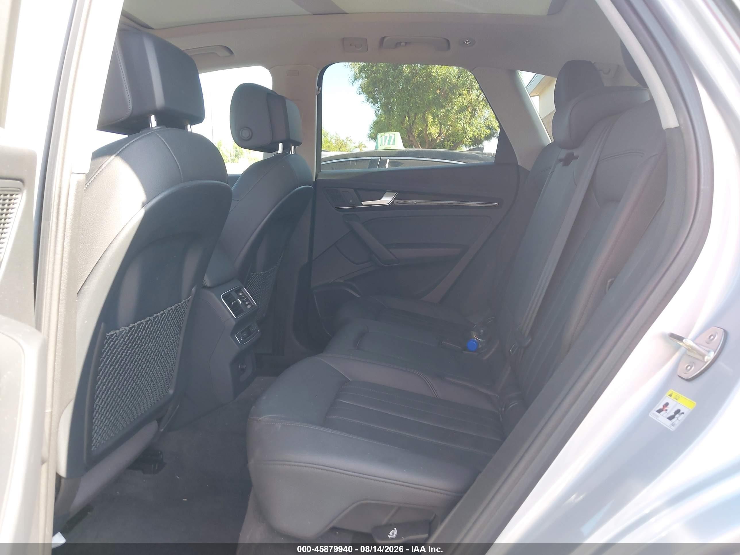 2018 Audi Q5 2.0t Premium/2.0t Tech Premium Silver vin: WA1BNAFY4J2206841
