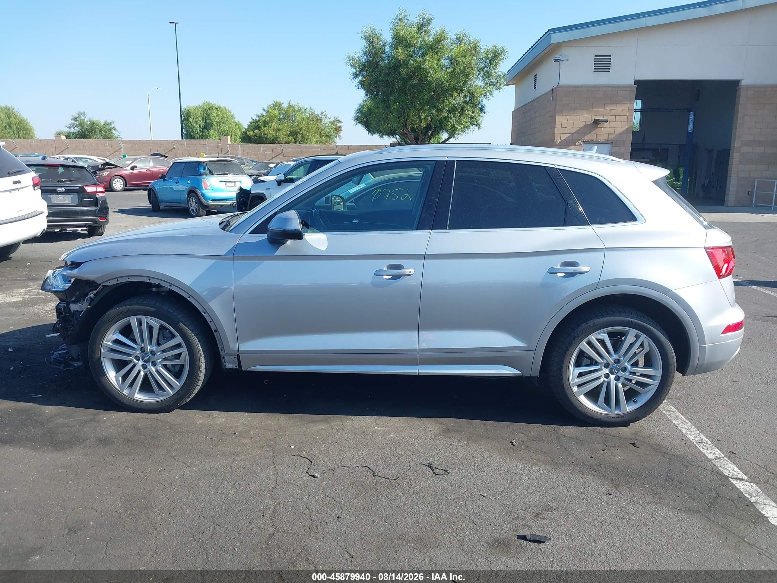 2018 Audi Q5 2.0t Premium/2.0t Tech Premium Silver vin: WA1BNAFY4J2206841