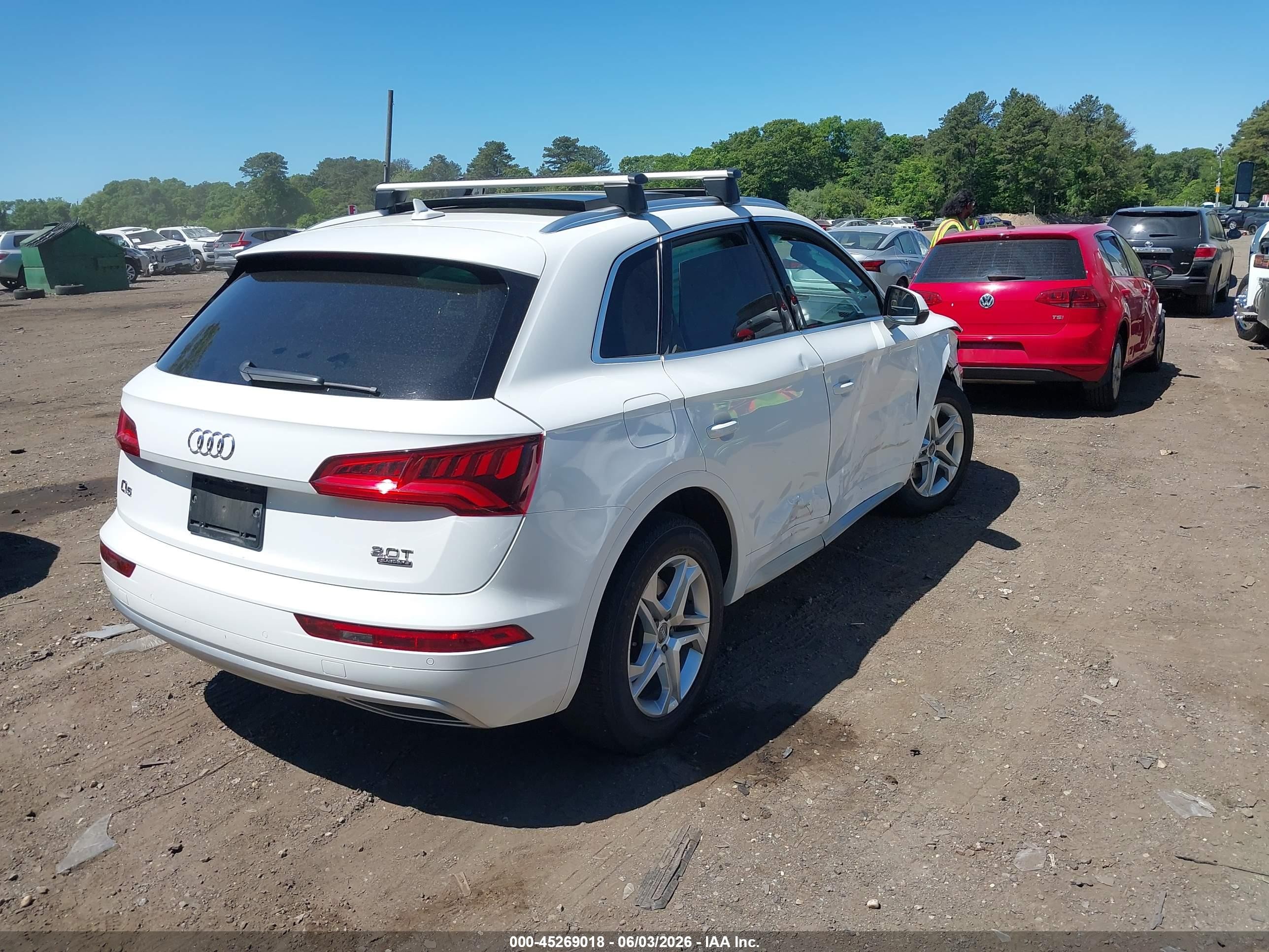 2018 Audi Q5 2.0t Premium/2.0t Tech Premium Белый vin: WA1BNAFY8J2173472