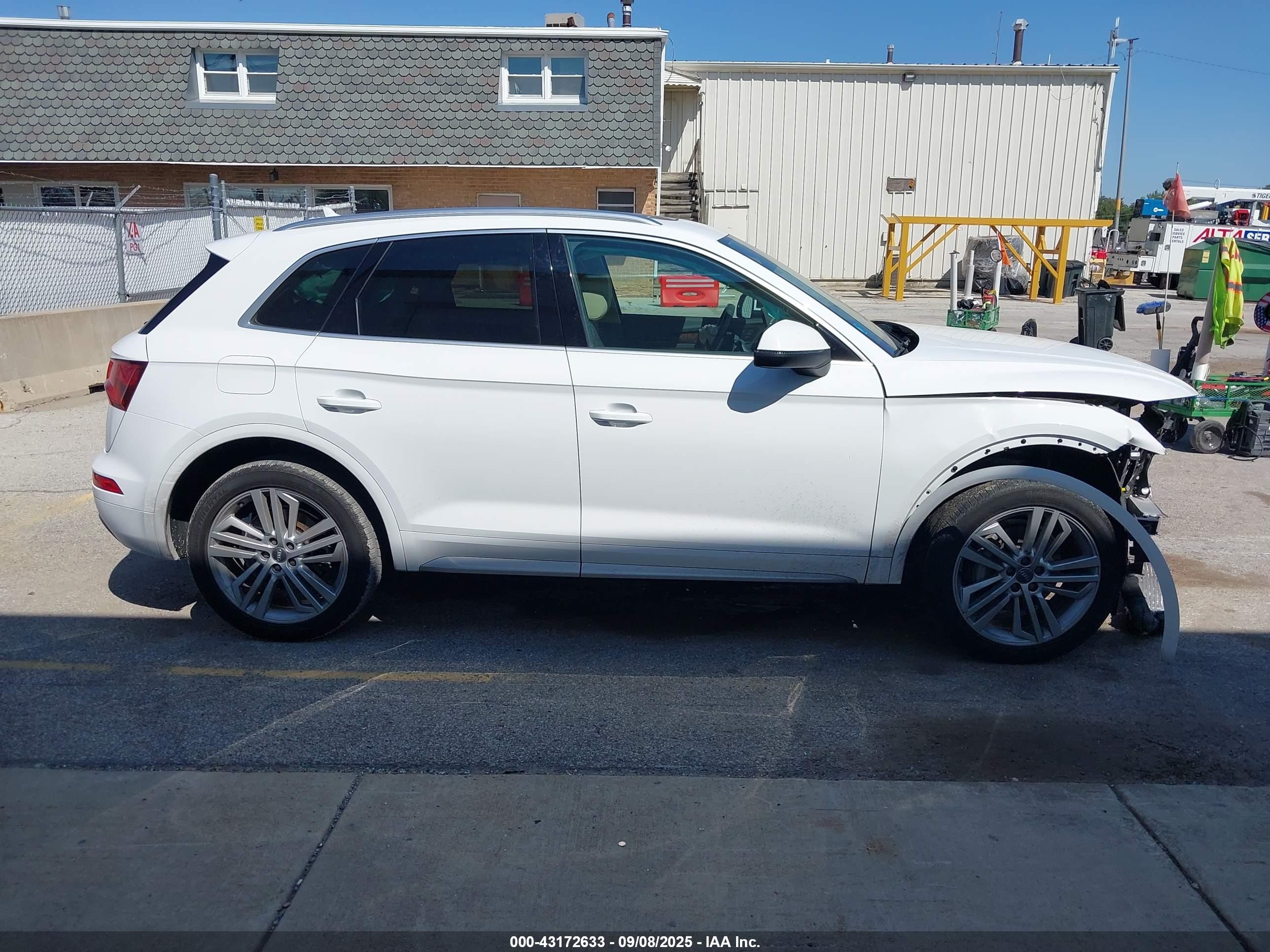 2018 Audi Q5 2.0t Premium/2.0t Tech Premium Белый vin: WA1BNAFY9J2012080