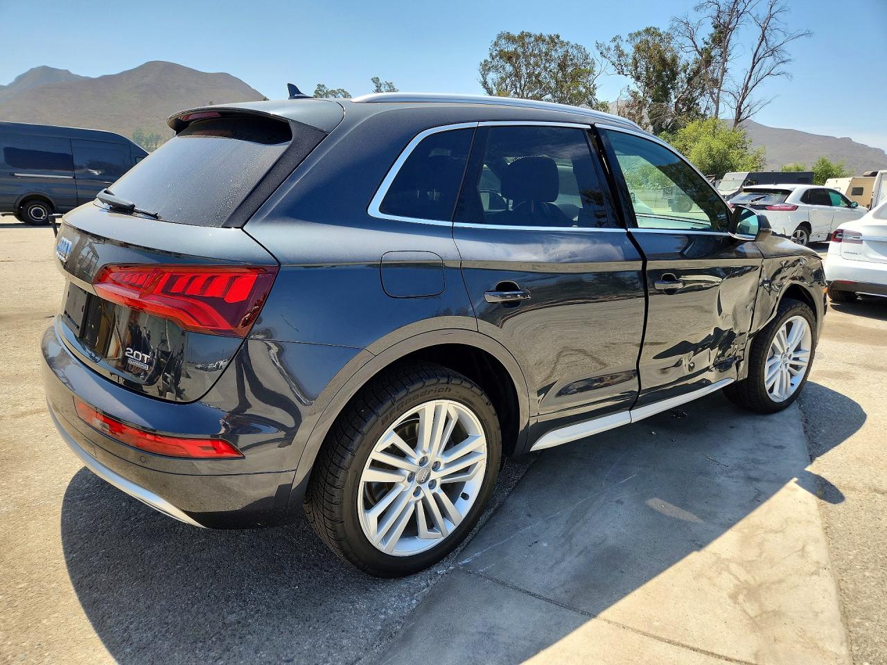 2018 Audi Q5 Premium Plus Gray vin: WA1BNAFYXJ2091159
