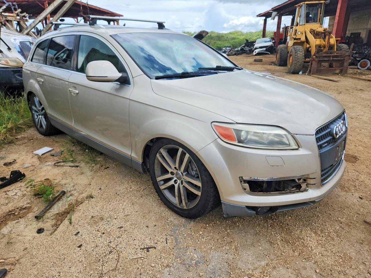 2007 Audi Q7 4.2 Quattro Premium Beige vin: WA1BV74L07D072241