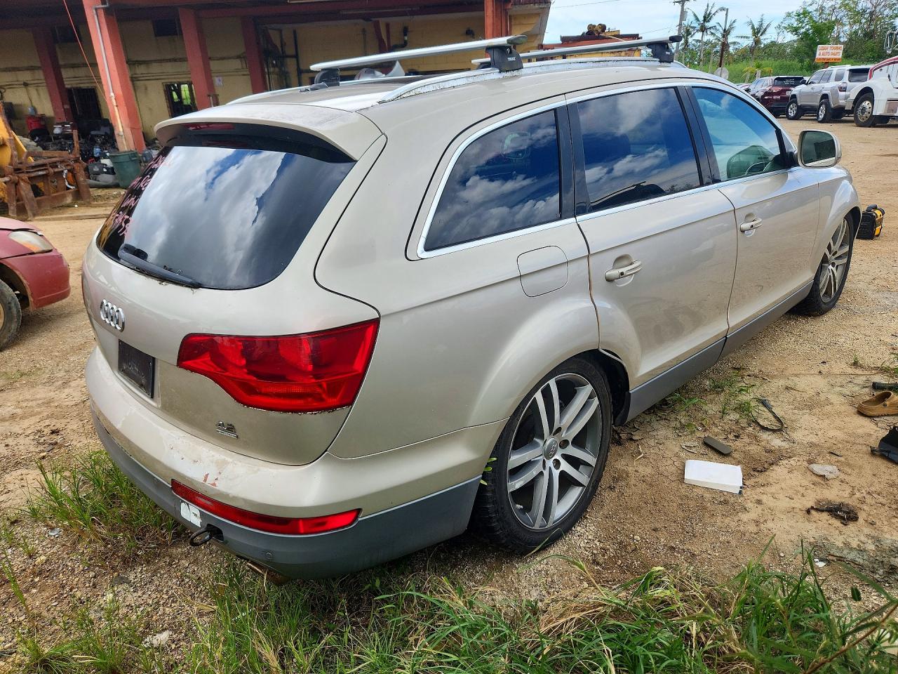 2007 Audi Q7 4.2 Quattro Premium Beige vin: WA1BV74L07D072241