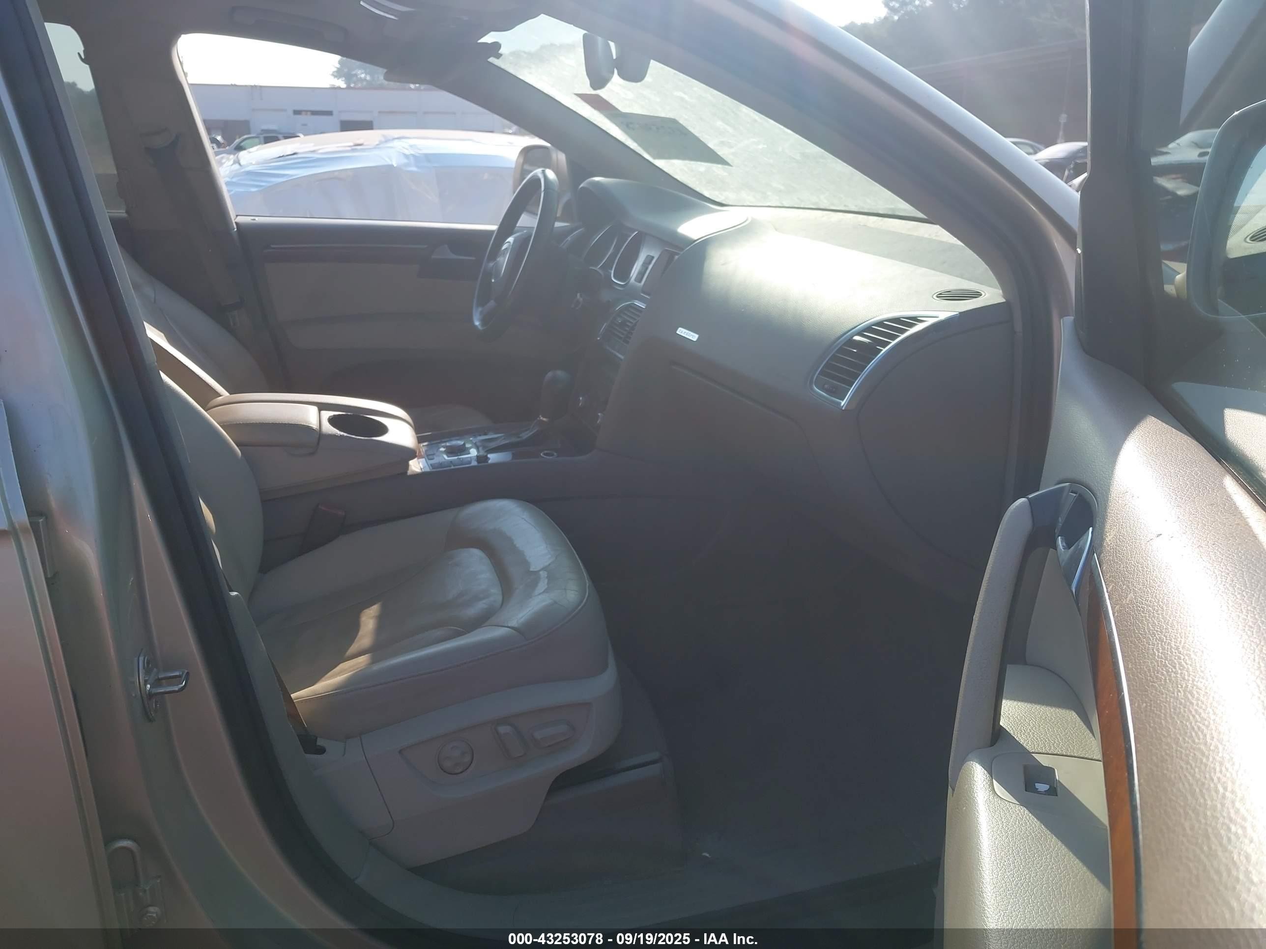 2008 Audi Q7 3.6 Premium Silver vin: WA1BY94LX8D001049