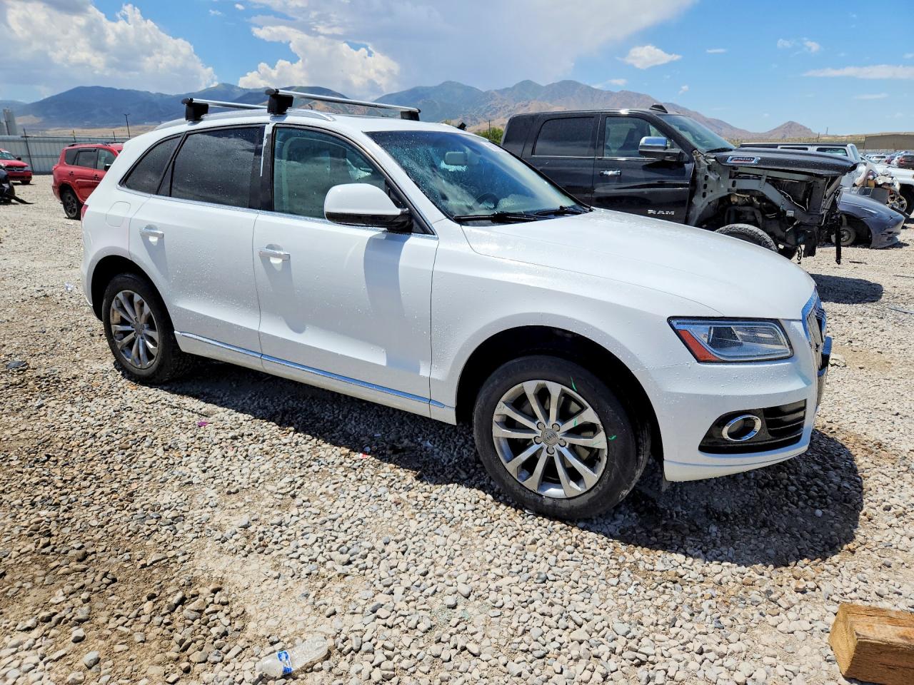 2017 Audi Q5 Premium White vin: WA1C2AFP1HA001174