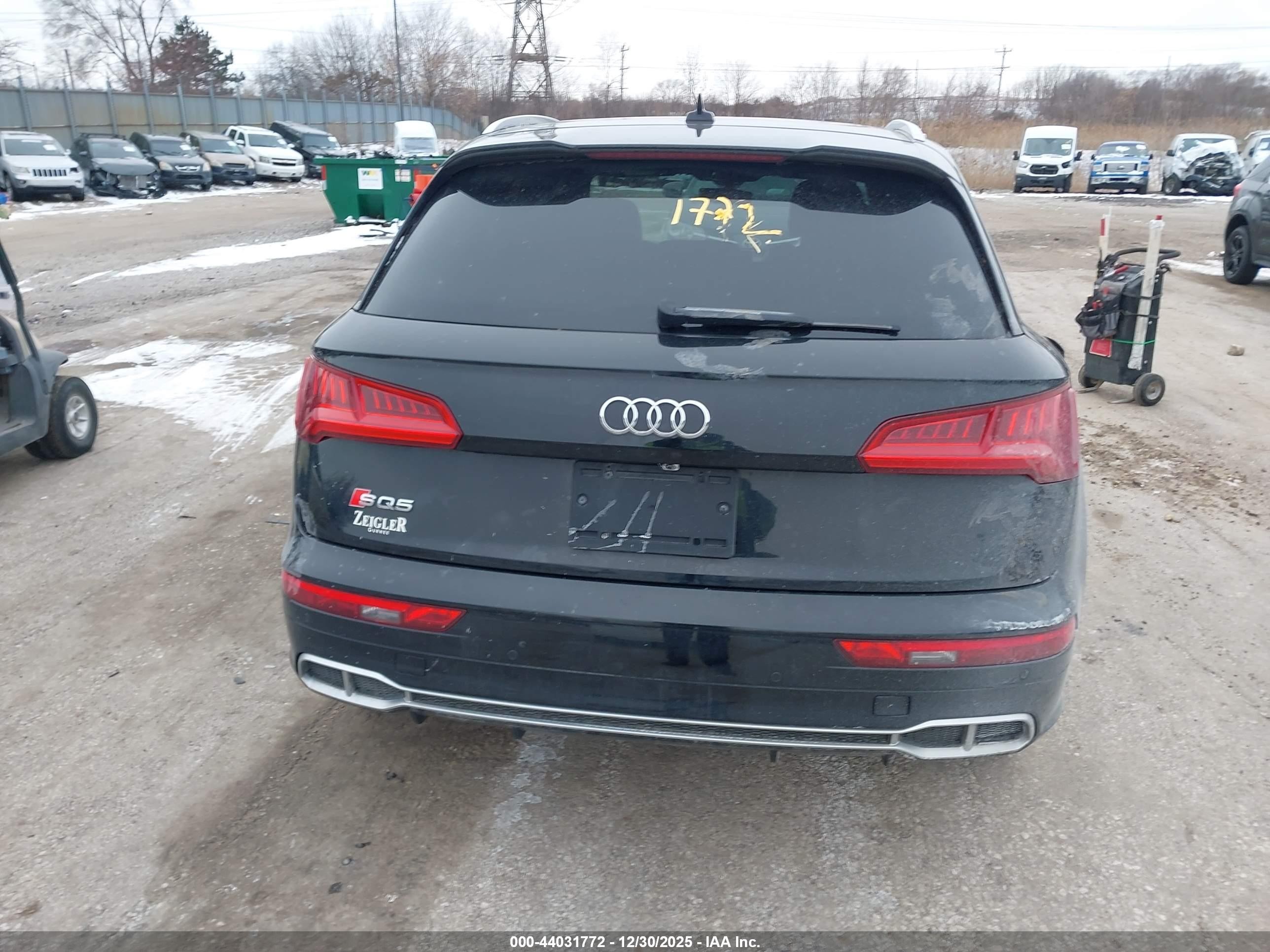 2018 Audi Sq5 3.0t Premium Plus Черный vin: WA1C4AFY5J2183058