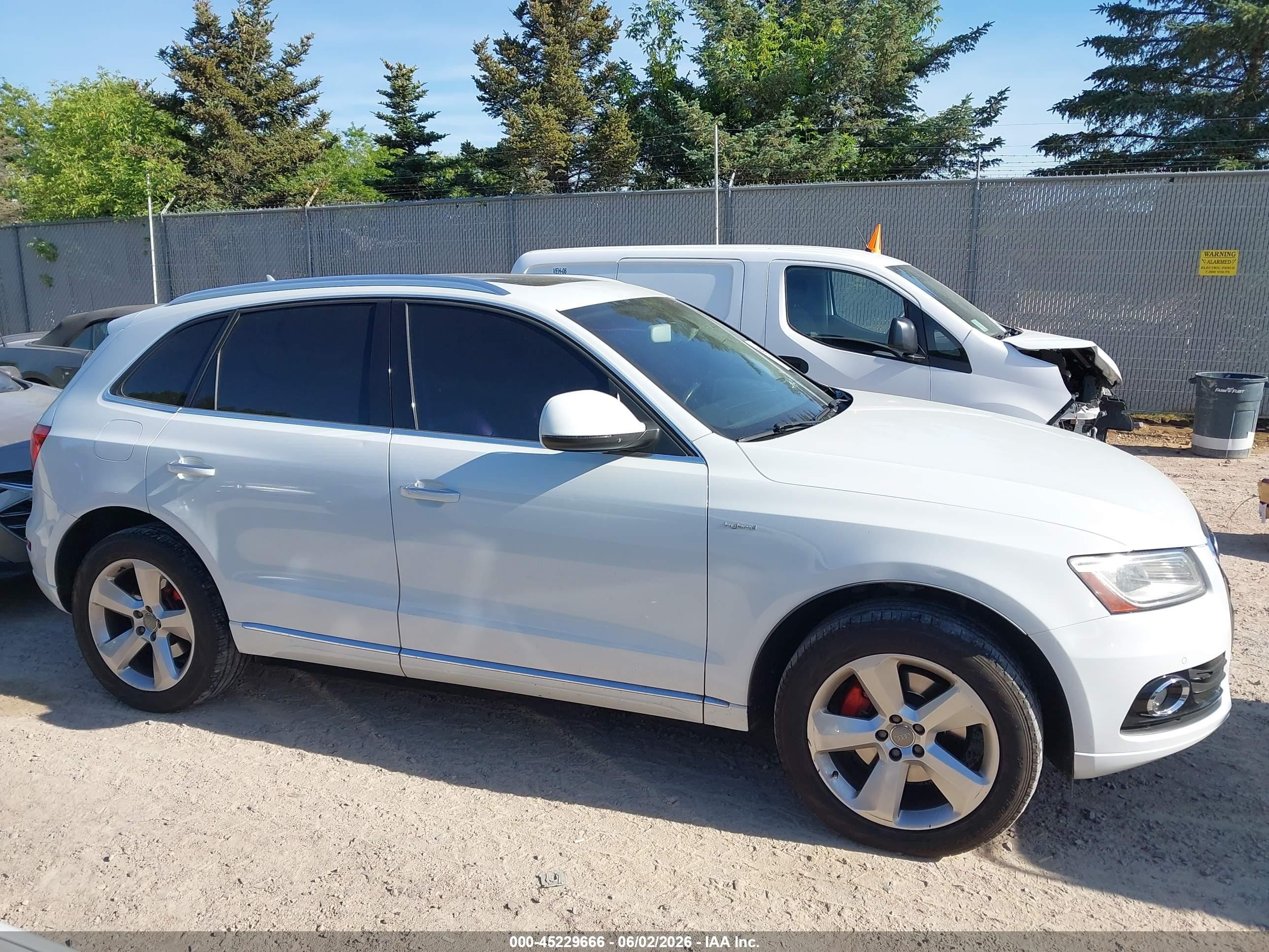2015 Audi Q5 Hybrid 2.0t Prestige Белый vin: WA1C8AFP1FA023879