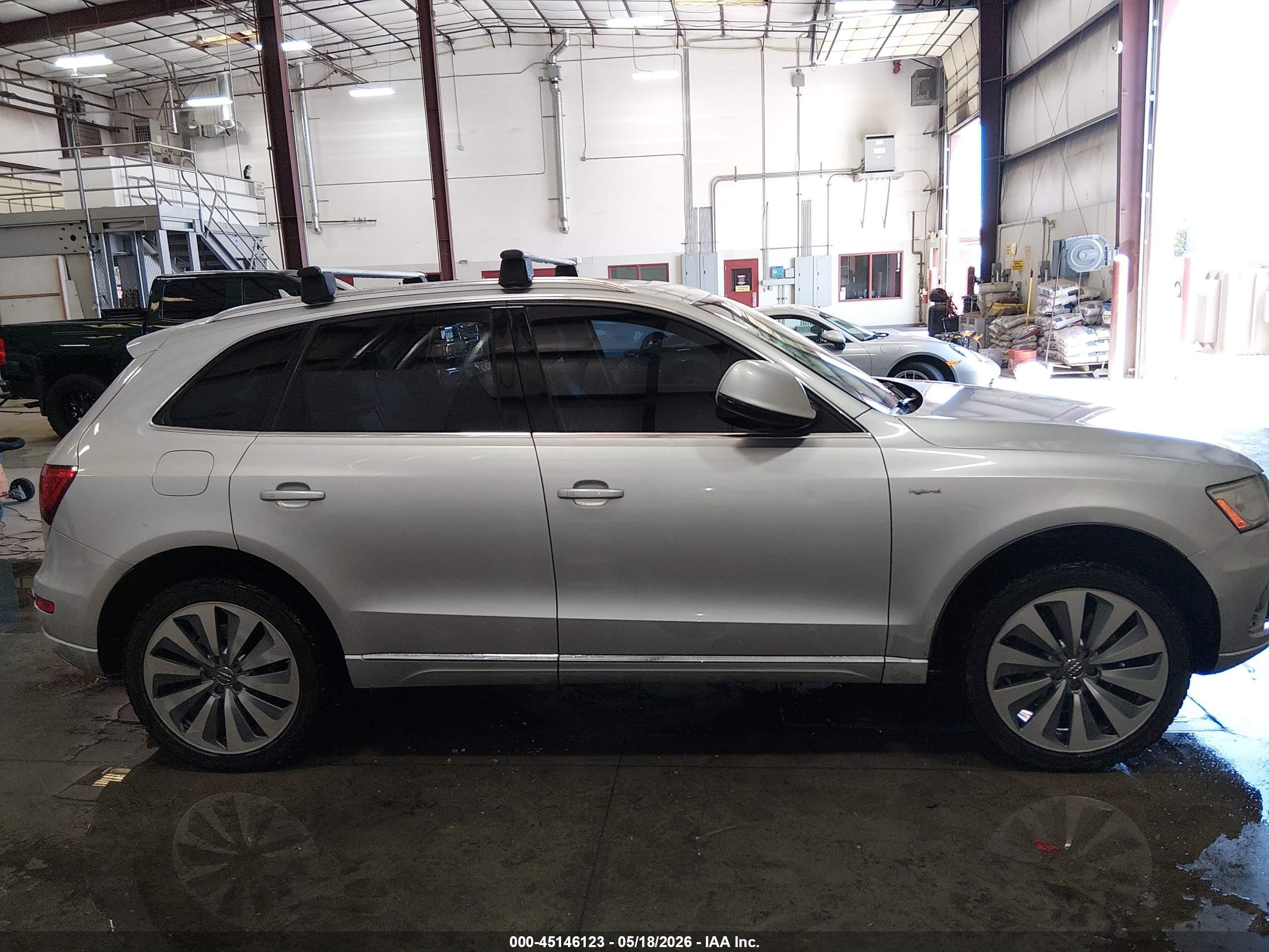 2014 Audi Q5 Hybrid 2.0t Prestige Silver vin: WA1C8AFP9EA029329
