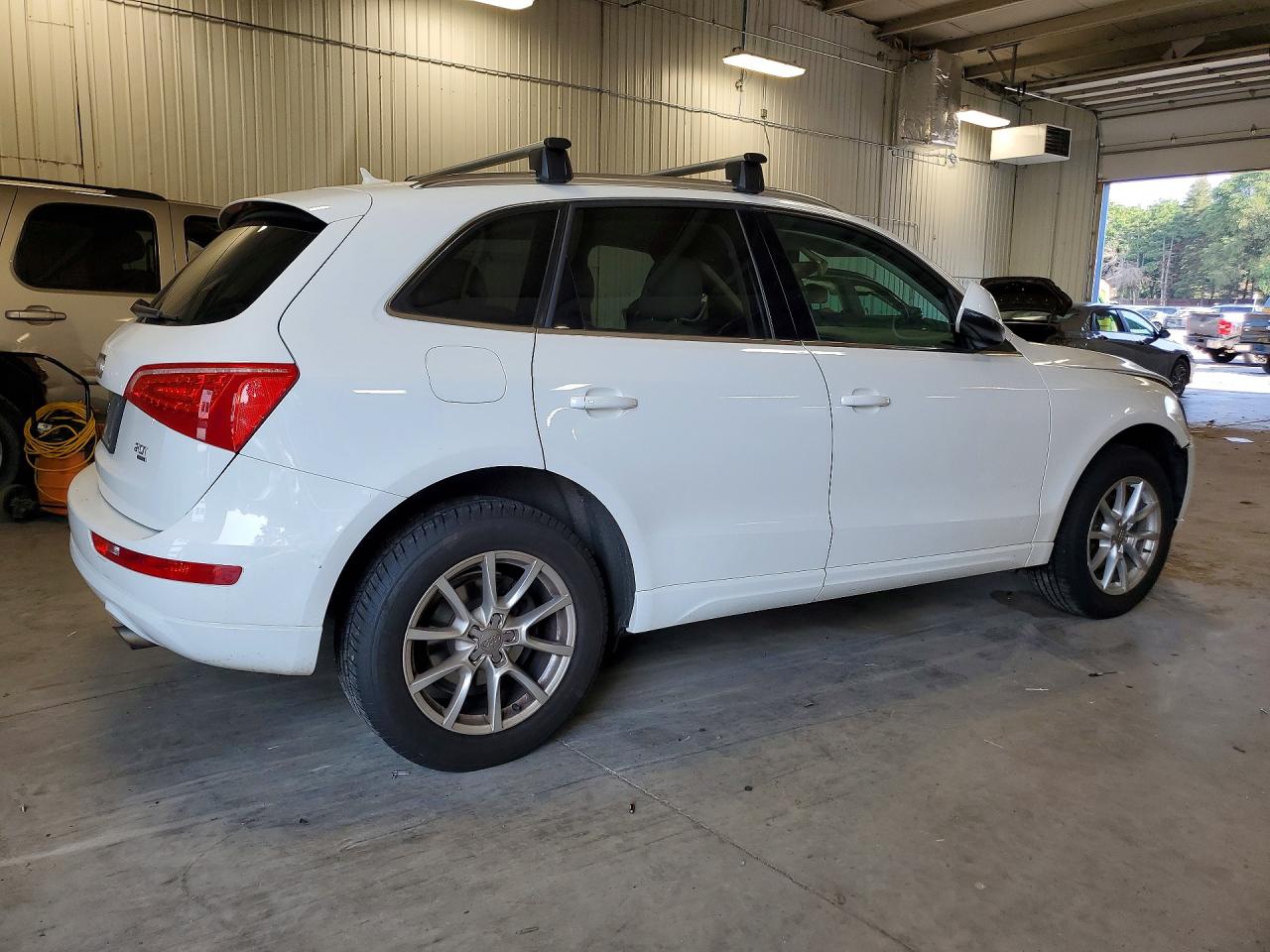 2011 Audi Q5 Premium Белый vin: WA1CFAFP0BA039071