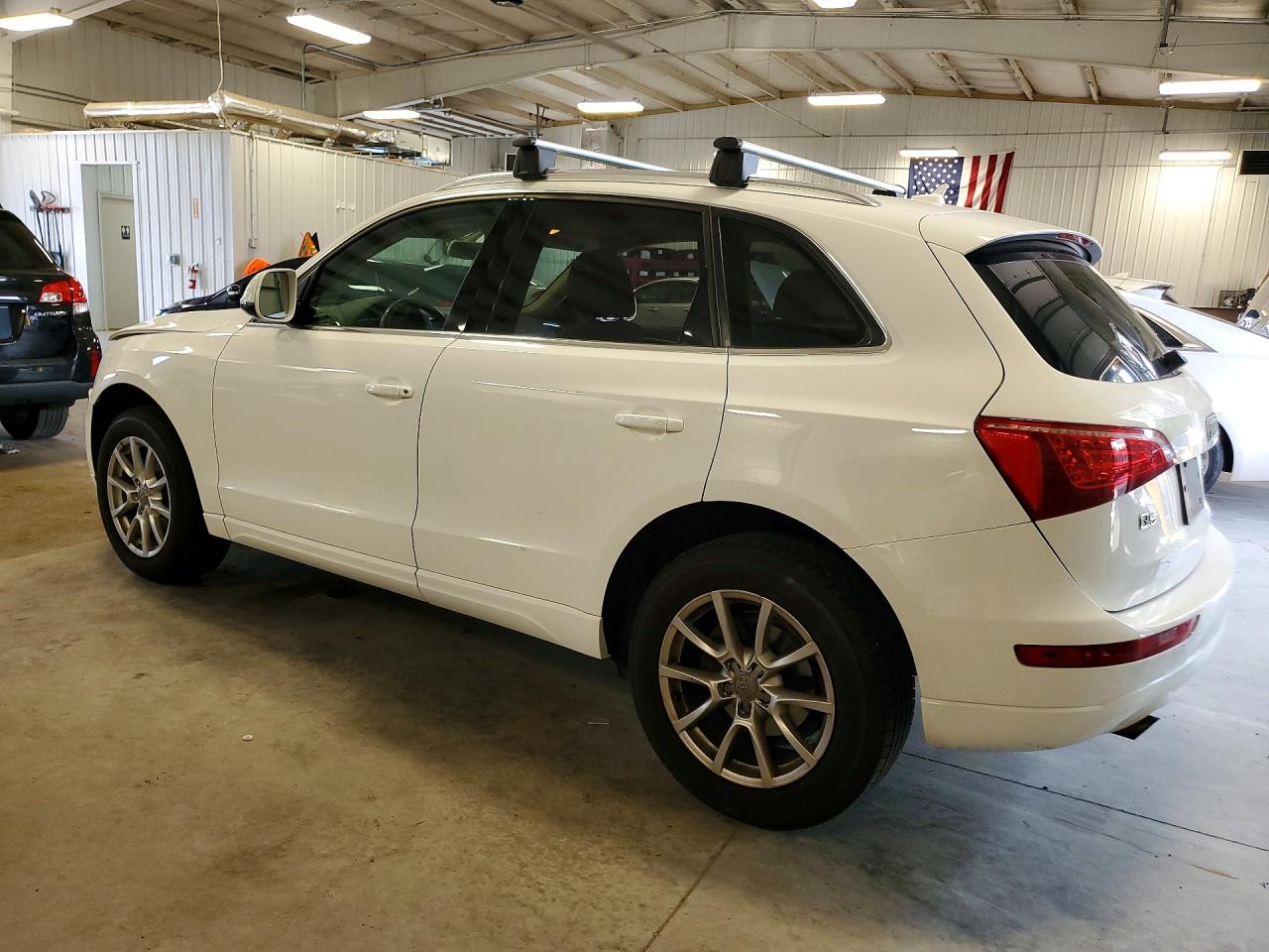 2011 Audi Q5 Premium Белый vin: WA1CFAFP0BA039071