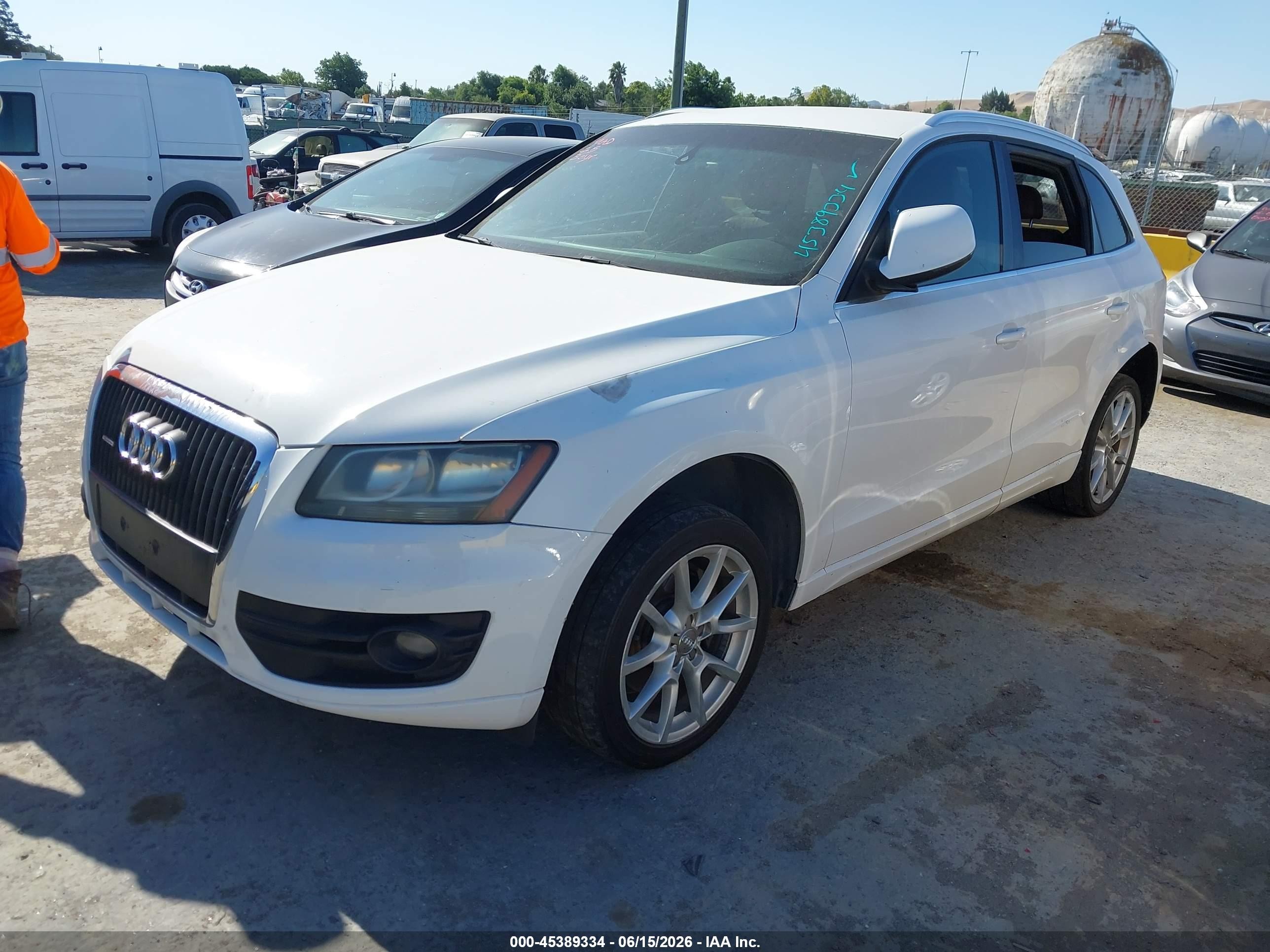2011 Audi Q5 2.0t Premium White vin: WA1CFAFP1BA006502