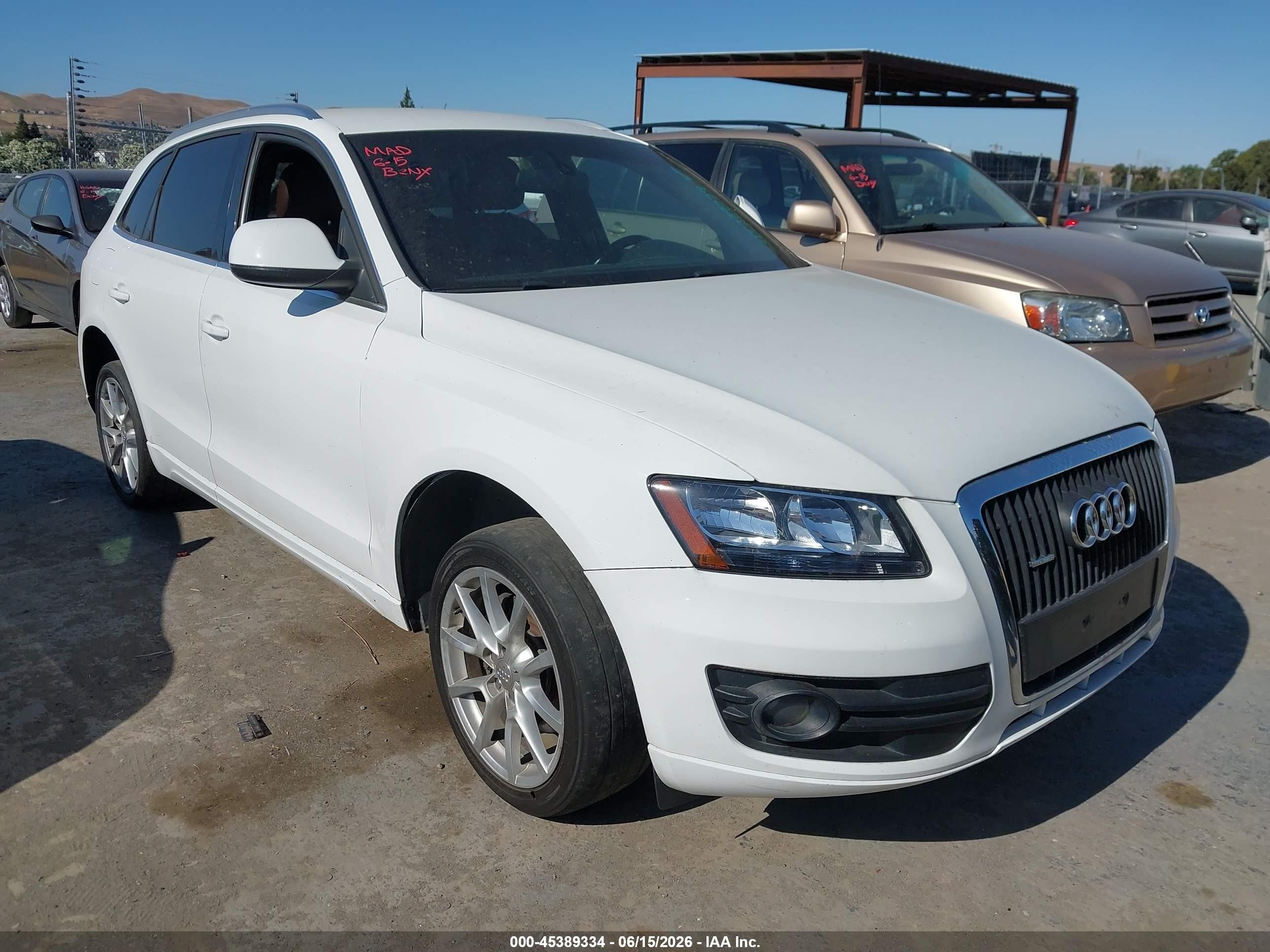 2011 Audi Q5 2.0t Premium White vin: WA1CFAFP1BA006502