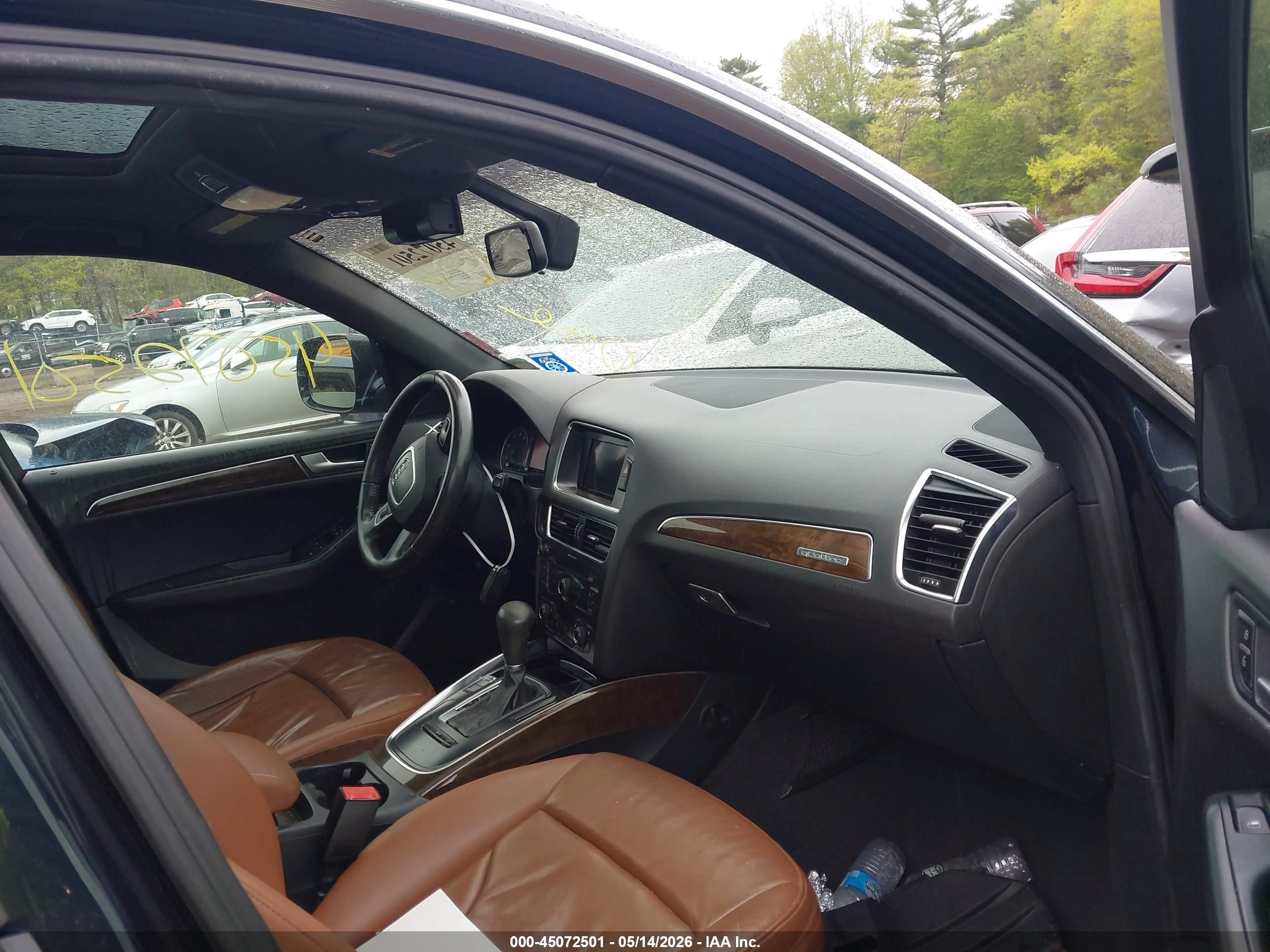 2011 Audi Q5 2.0t Premium Dark Blue vin: WA1CFAFP2BA048032