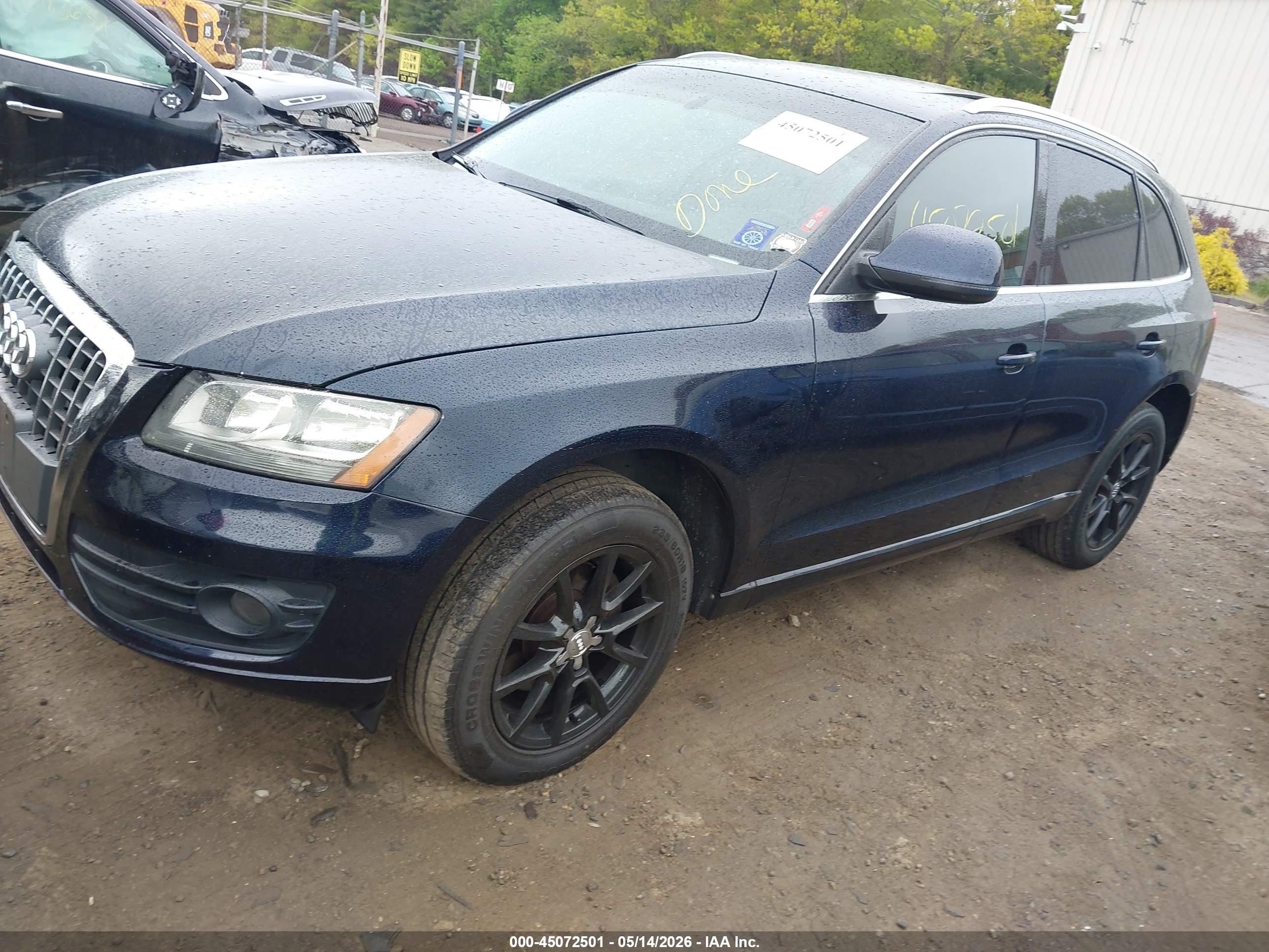 2011 Audi Q5 2.0t Premium Dark Blue vin: WA1CFAFP2BA048032
