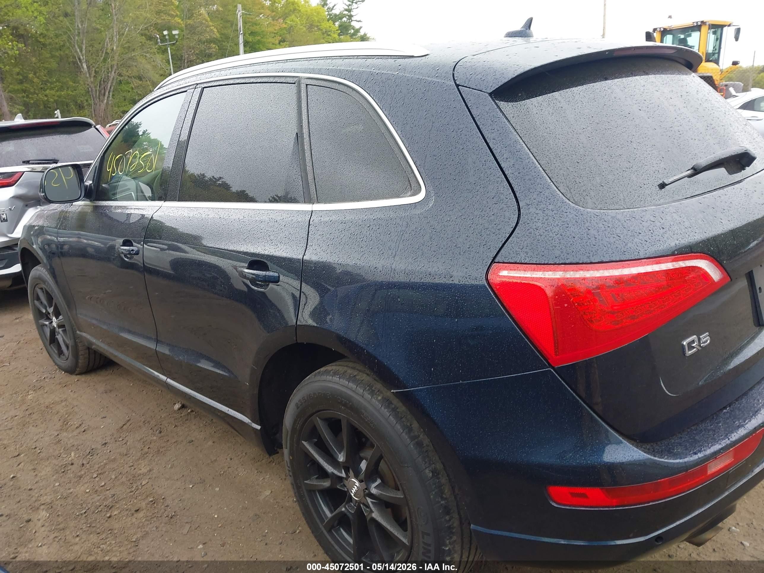 2011 Audi Q5 2.0t Premium Dark Blue vin: WA1CFAFP2BA048032