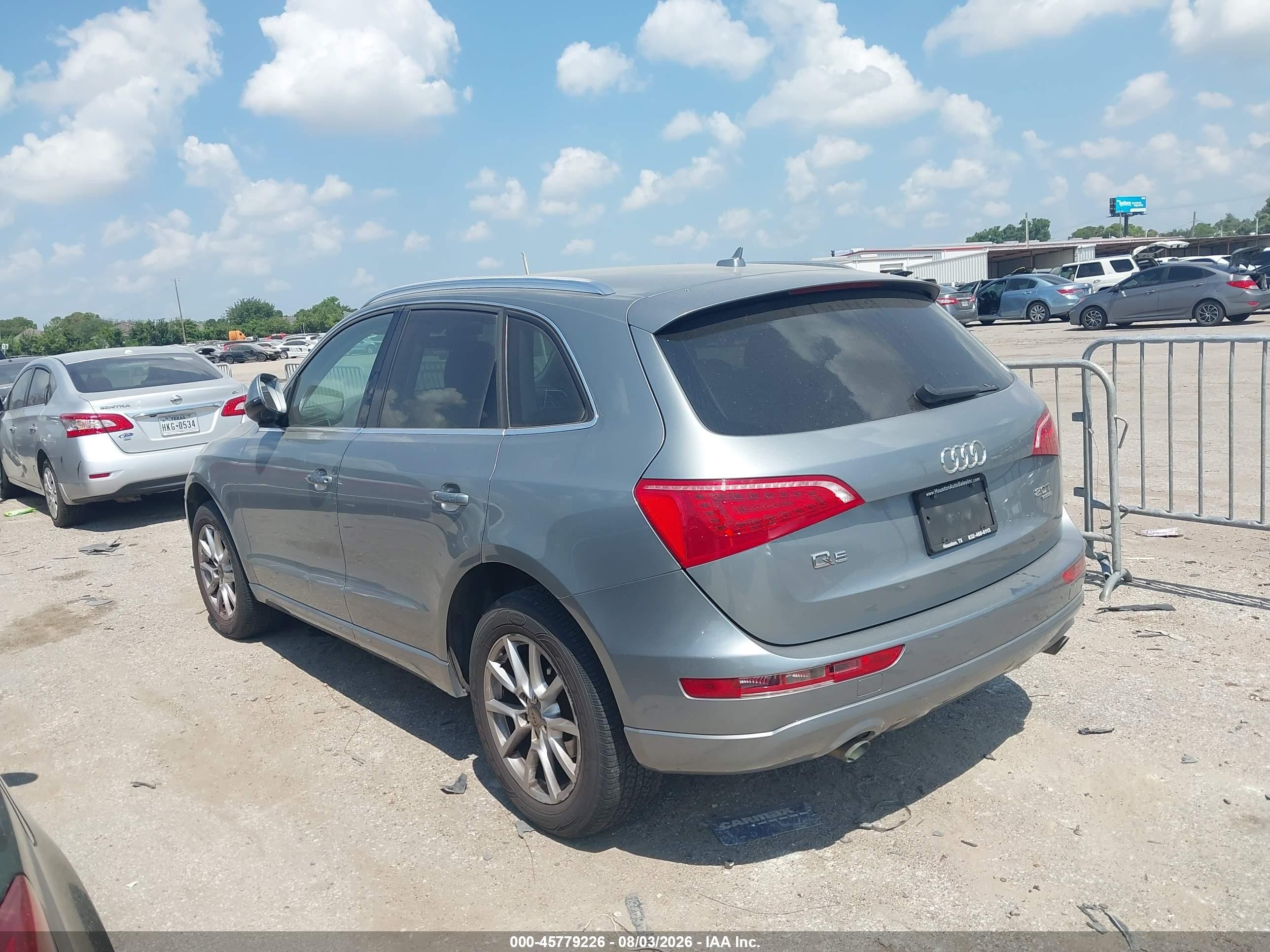2011 Audi Q5 2.0t Premium Серебряный vin: WA1CFAFP4BA044385