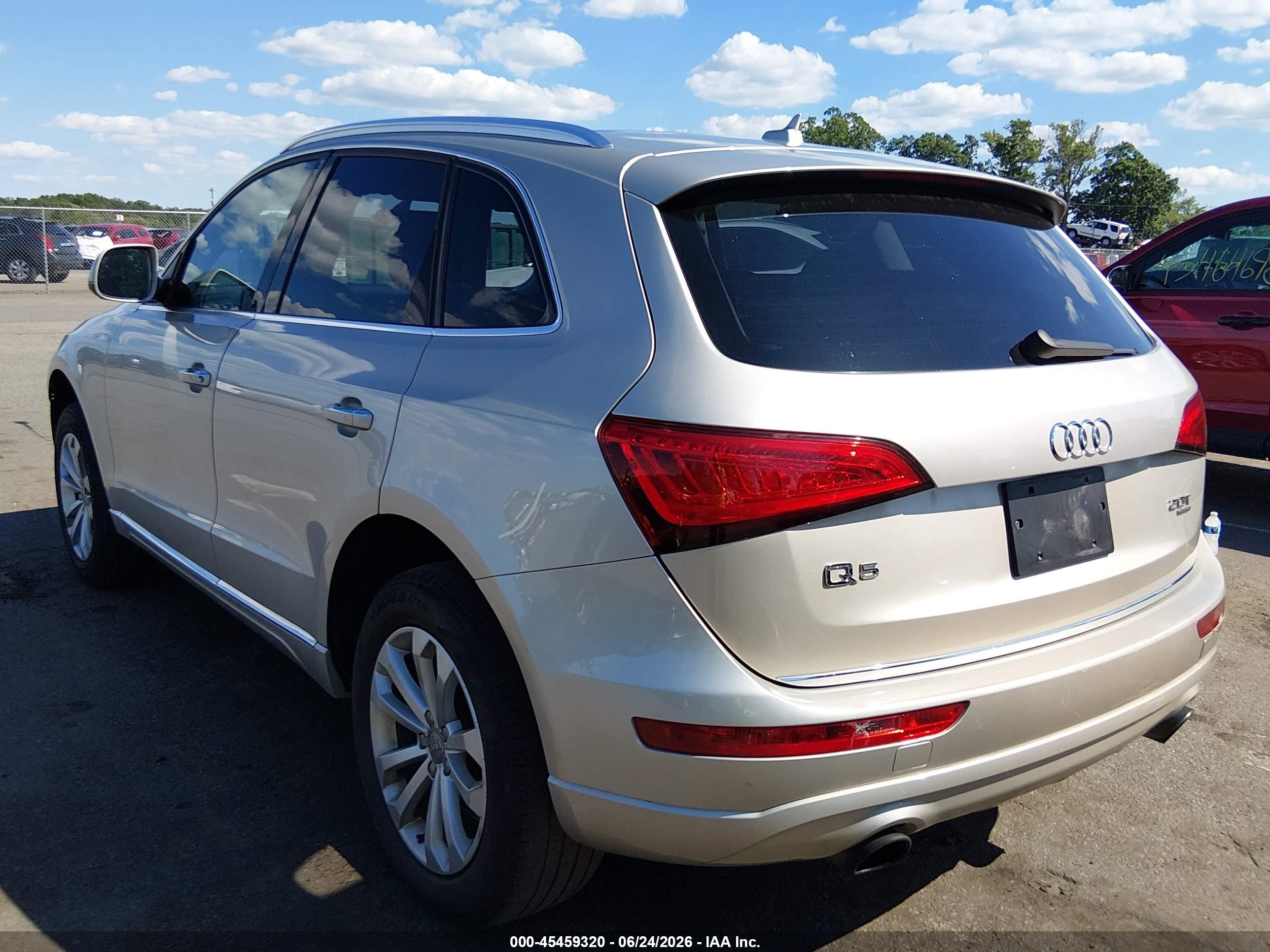 2015 Audi Q5 2.0t Premium Бежевый vin: WA1CFAFP5FA028895