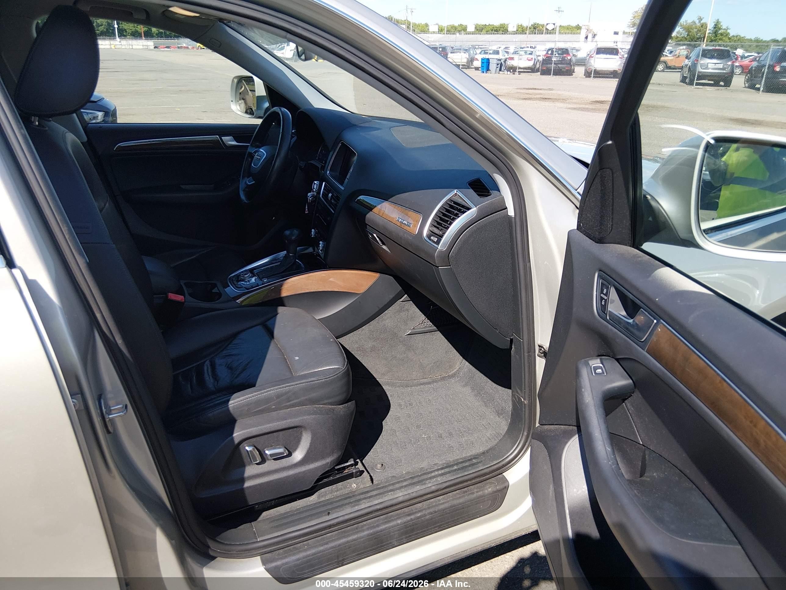 2015 Audi Q5 2.0t Premium Бежевый vin: WA1CFAFP5FA028895
