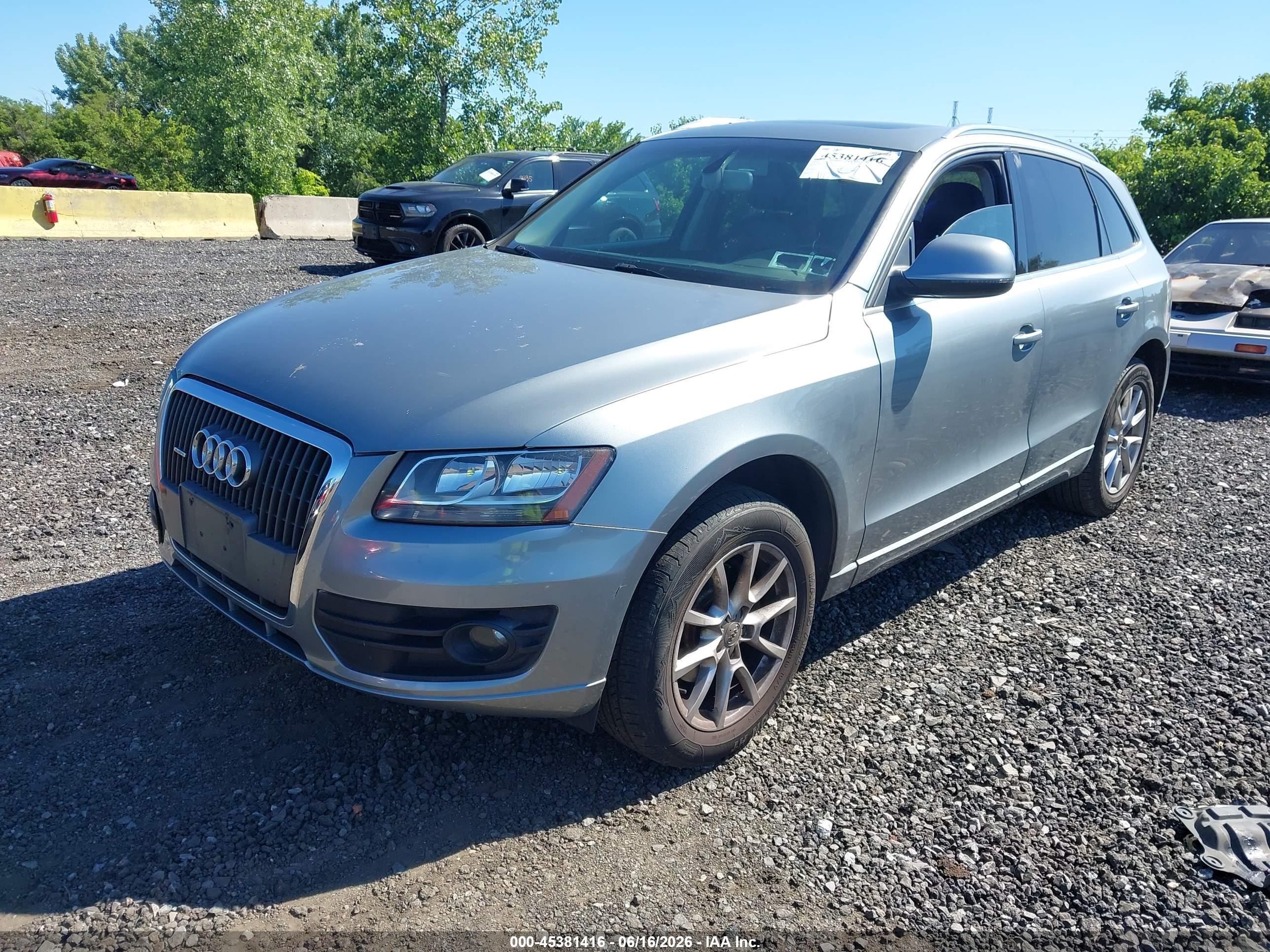 2011 Audi Q5 2.0t Premium Gray vin: WA1CFAFP7BA012675