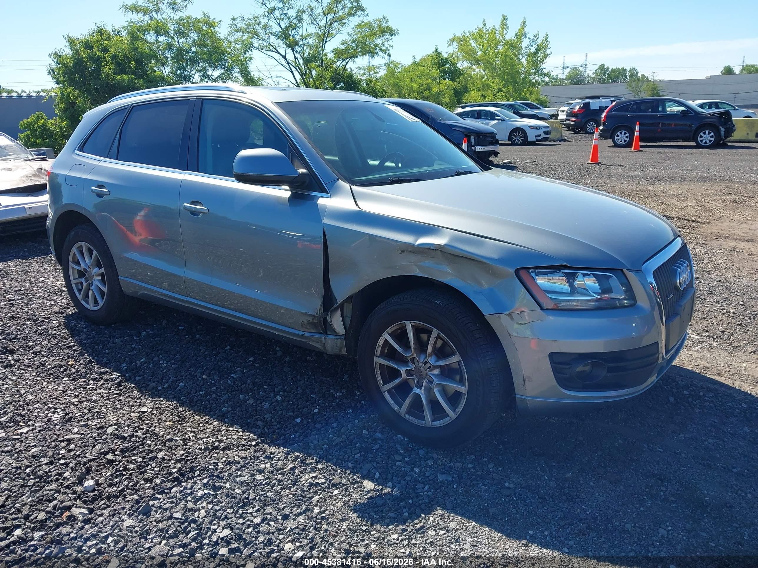 2011 Audi Q5 2.0t Premium Gray vin: WA1CFAFP7BA012675