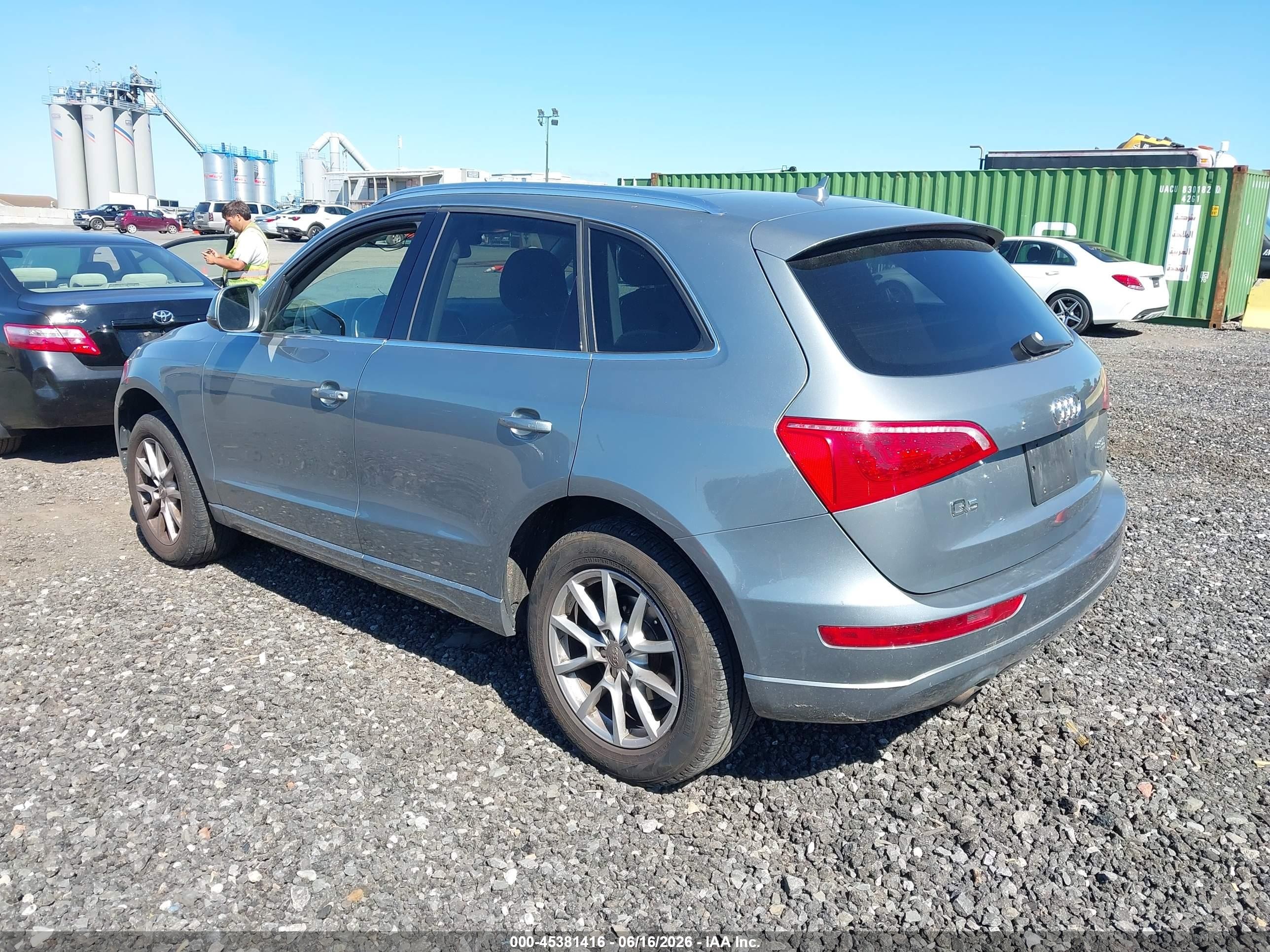 2011 Audi Q5 2.0t Premium Gray vin: WA1CFAFP7BA012675
