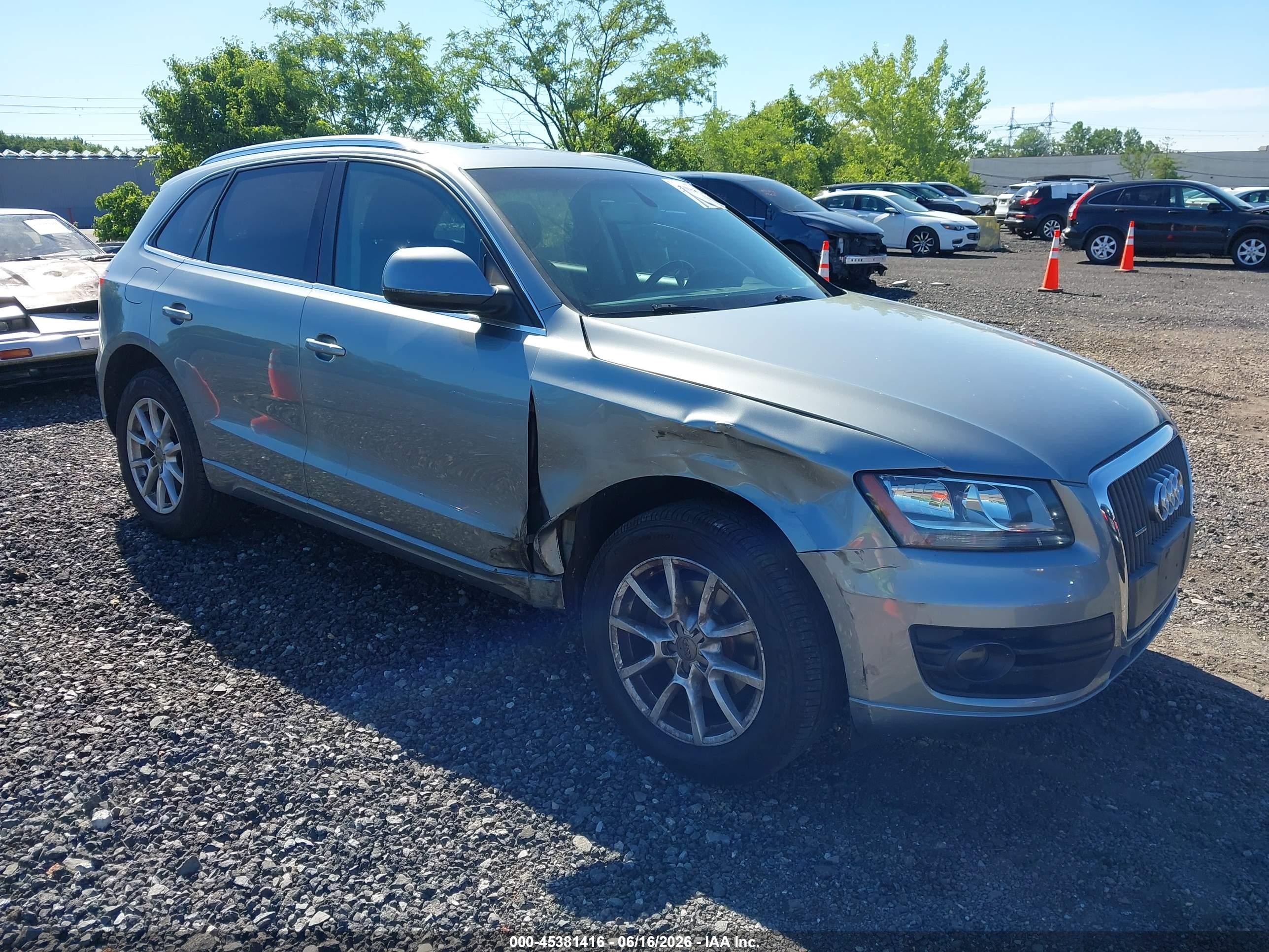 2011 Audi Q5 2.0t Premium Gray vin: WA1CFAFP7BA012675