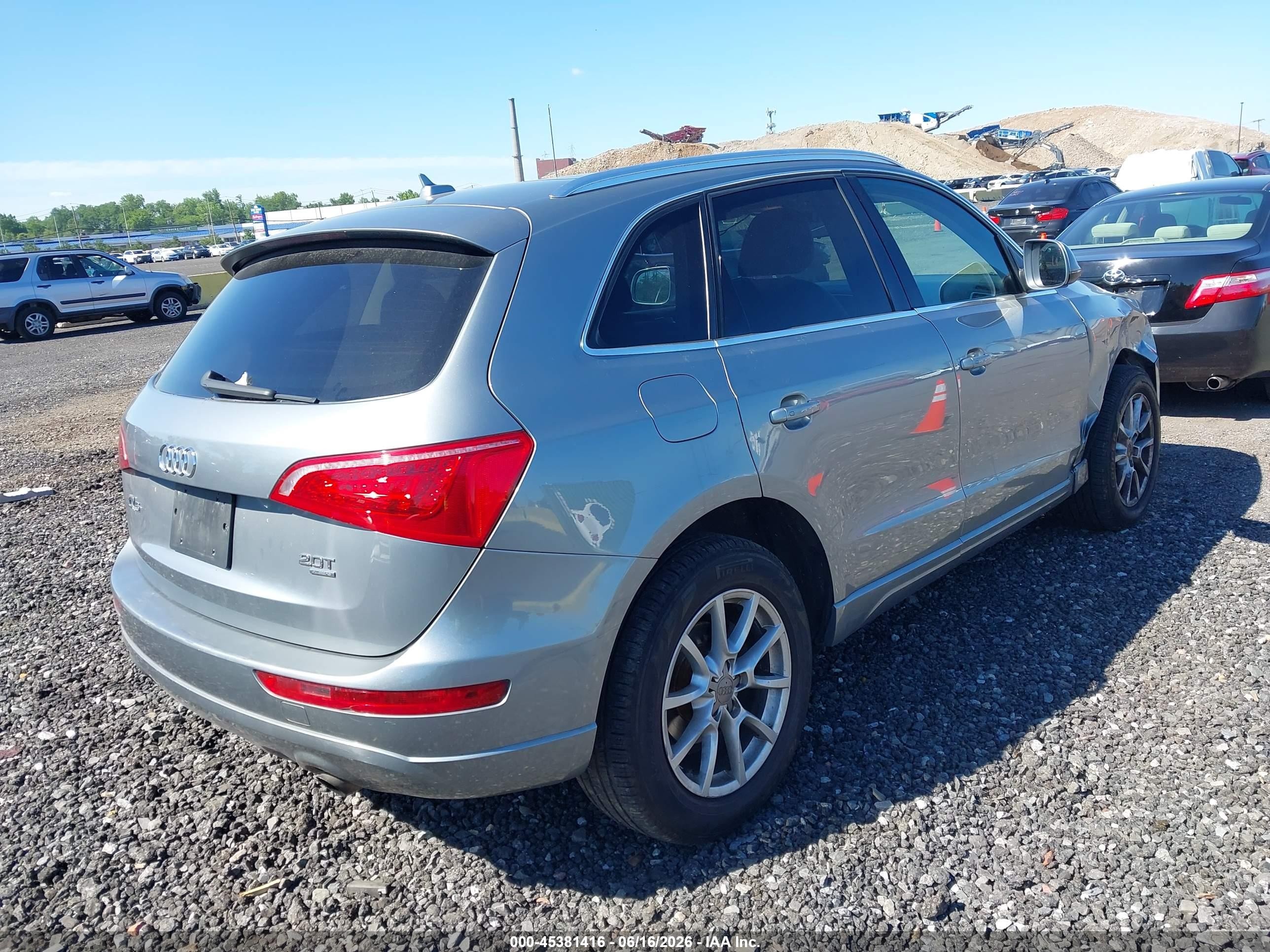 2011 Audi Q5 2.0t Premium Gray vin: WA1CFAFP7BA012675