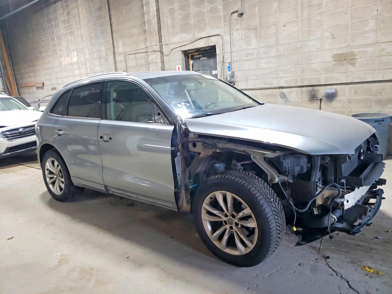 2011 Audi Q5 Premium Silver vin: WA1CFAFP7BA034448