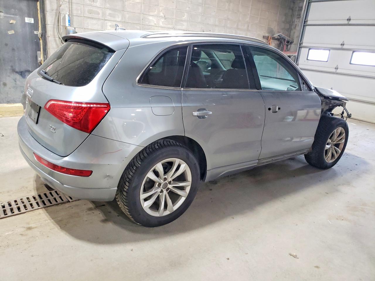 2011 Audi Q5 Premium Silver vin: WA1CFAFP7BA034448