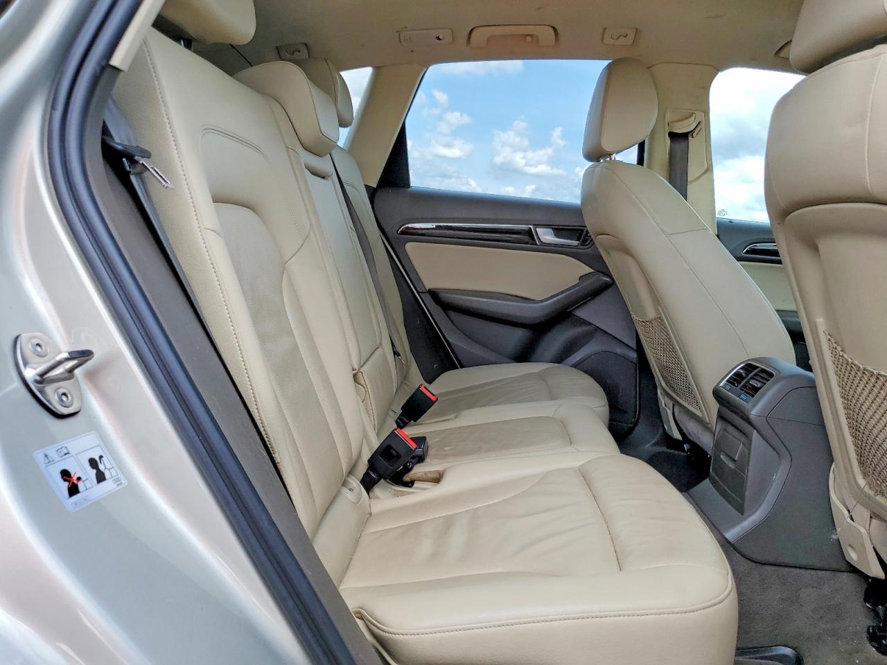 2014 Audi Q5 Premium Silver vin: WA1CFAFP7EA058690
