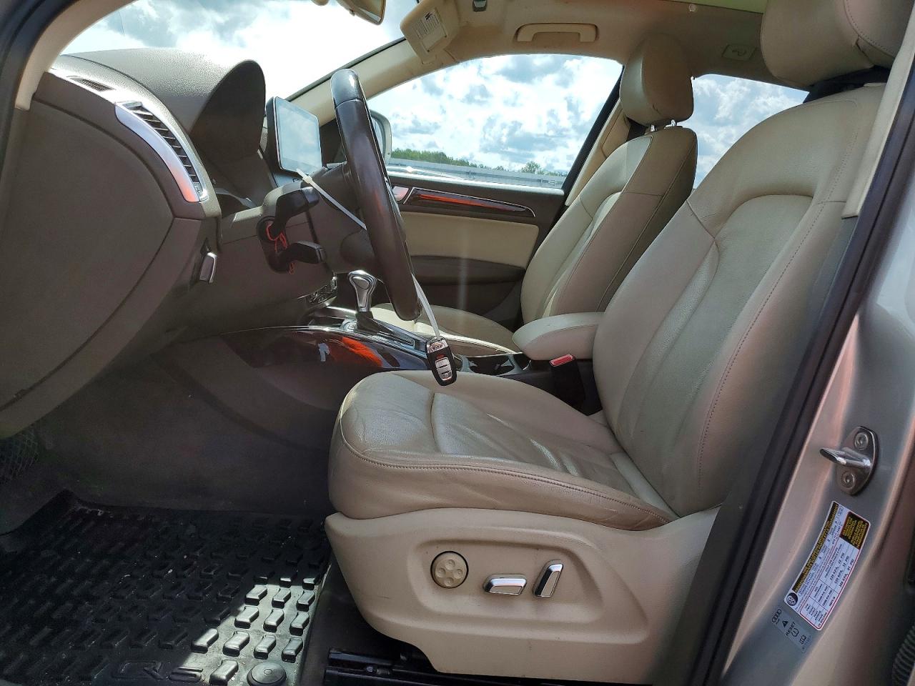 2014 Audi Q5 Premium Silver vin: WA1CFAFP7EA058690
