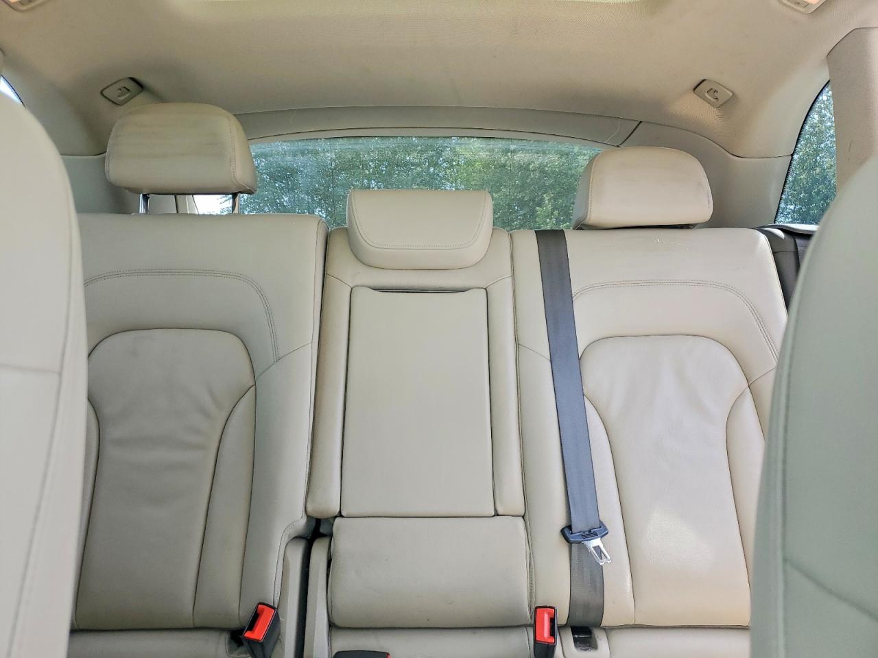 2011 Audi Q5 Premium White vin: WA1CFAFP8BA089703