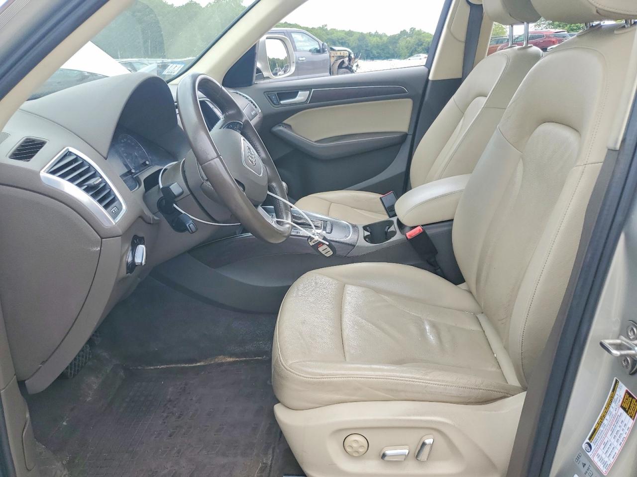 2015 Audi Q5 Premium Tan vin: WA1CFAFP8FA126867